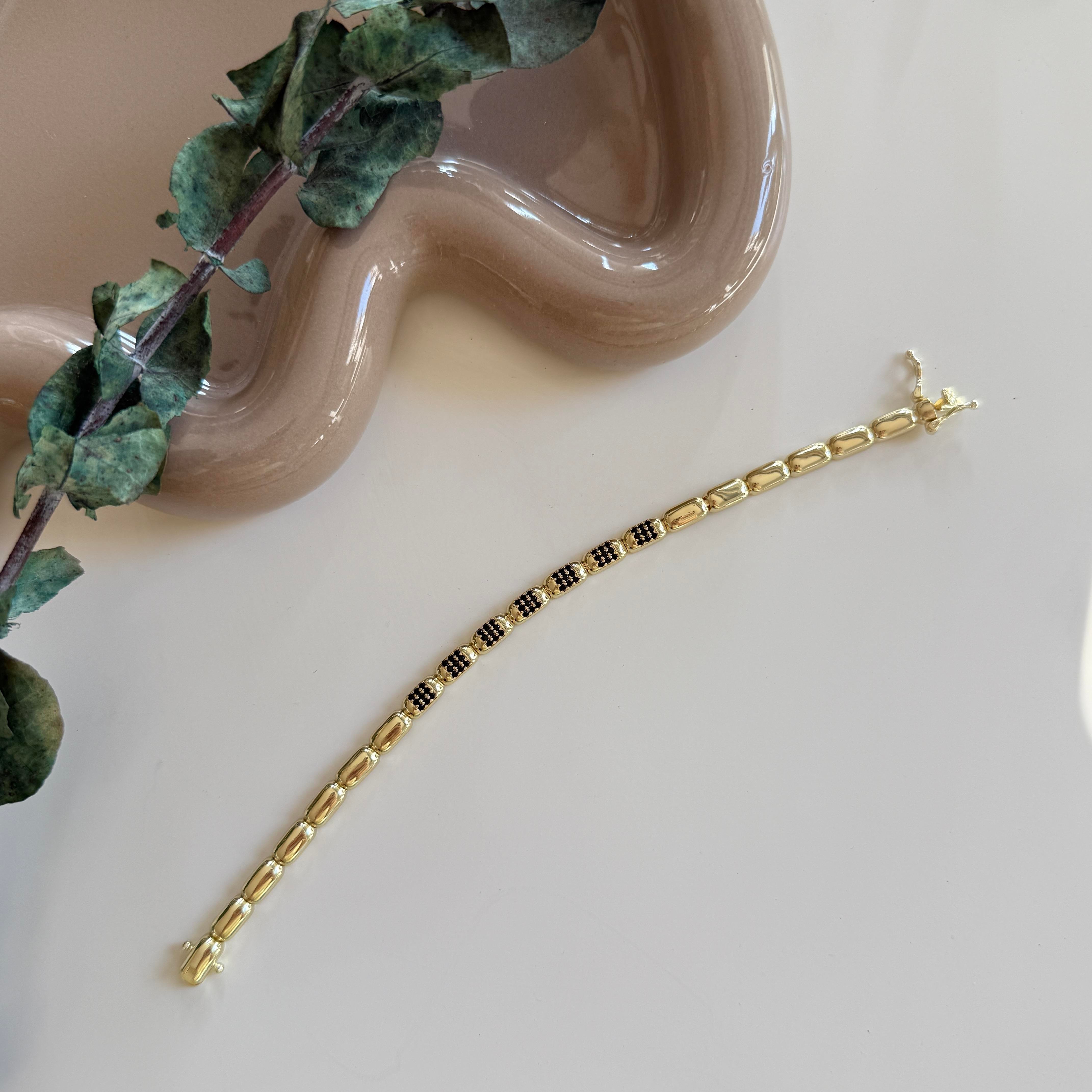 Ortası Siyah Taşlı Bileklik