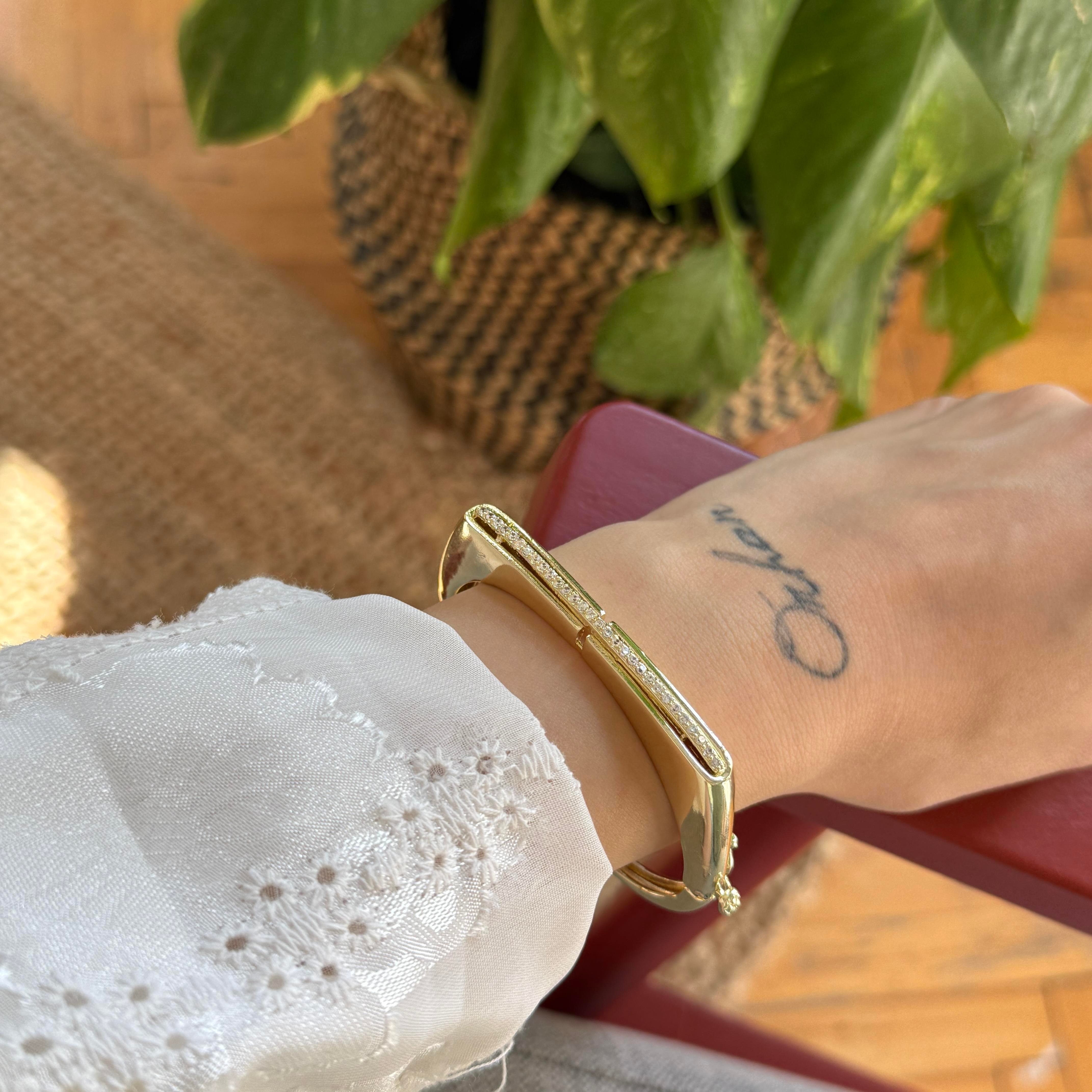 Ortası Taşlı Bilezik