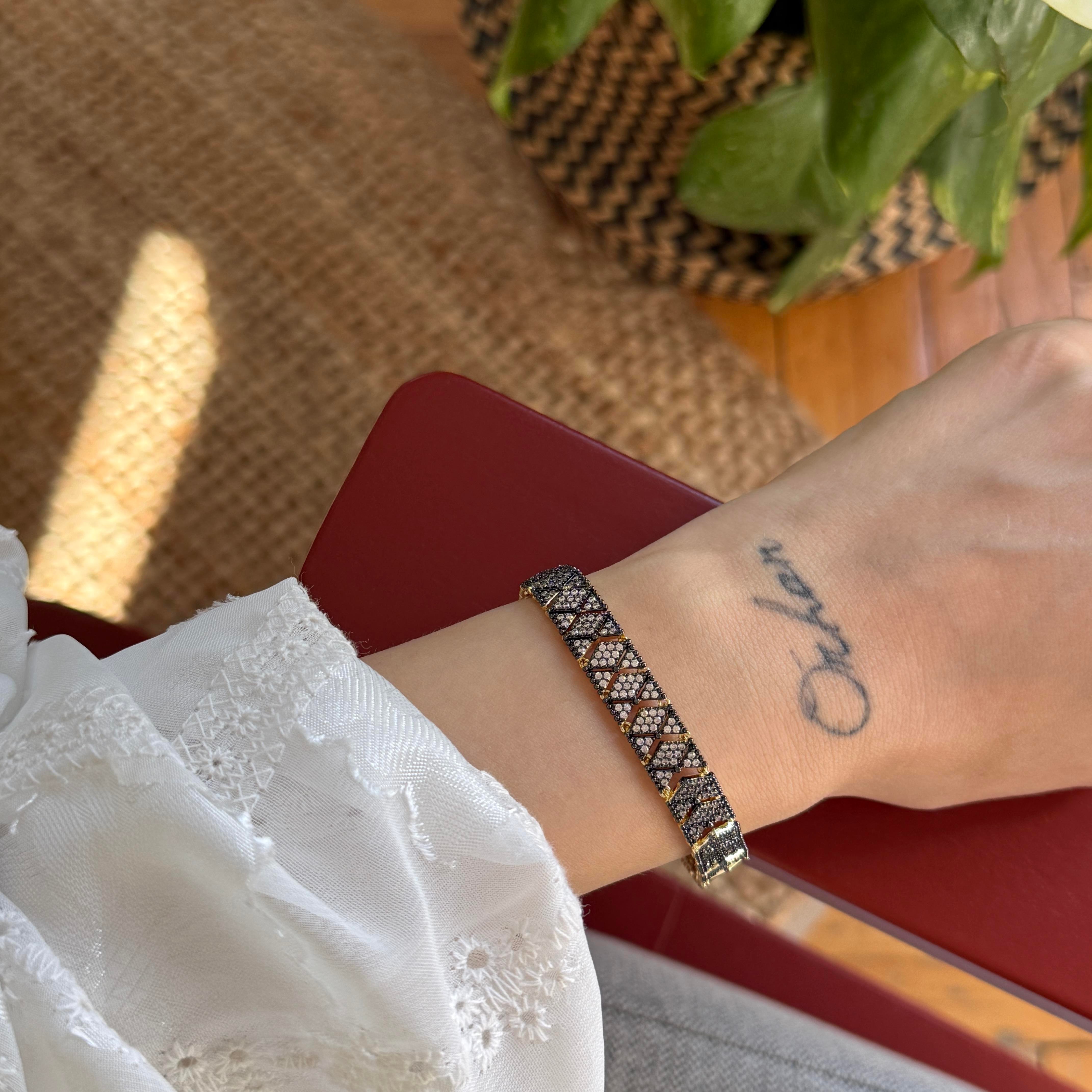 Ortası Taşlı Gold Bileklik