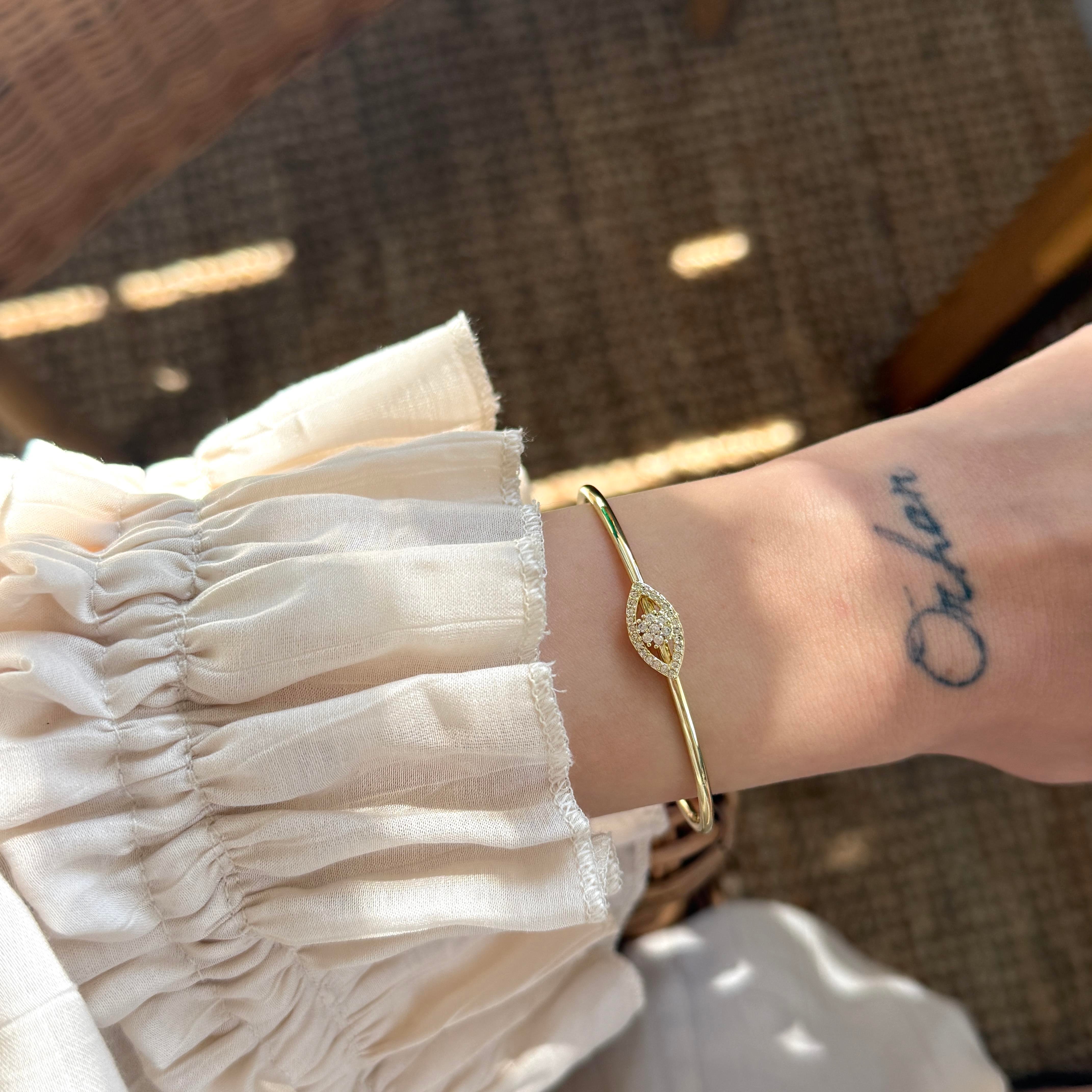 Oval Taşlı Göz Bilezik