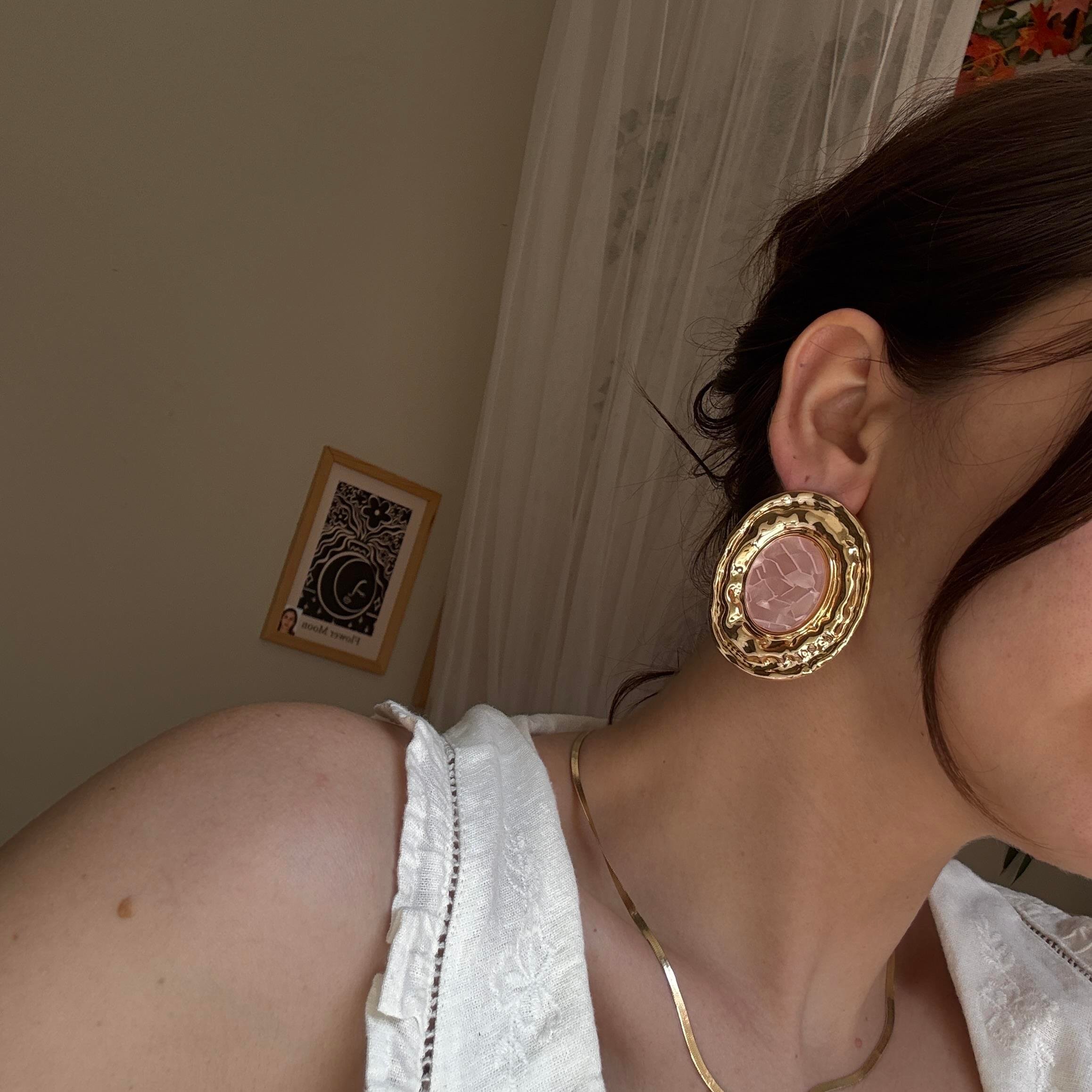 Pembe Ezme Sedefli Oval Küpe