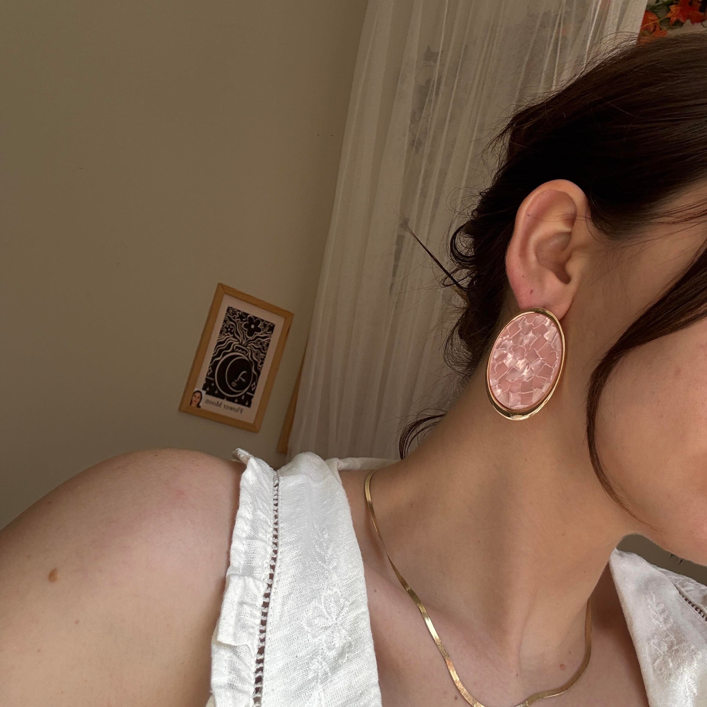 Pembe Sedefli Oval Küpe