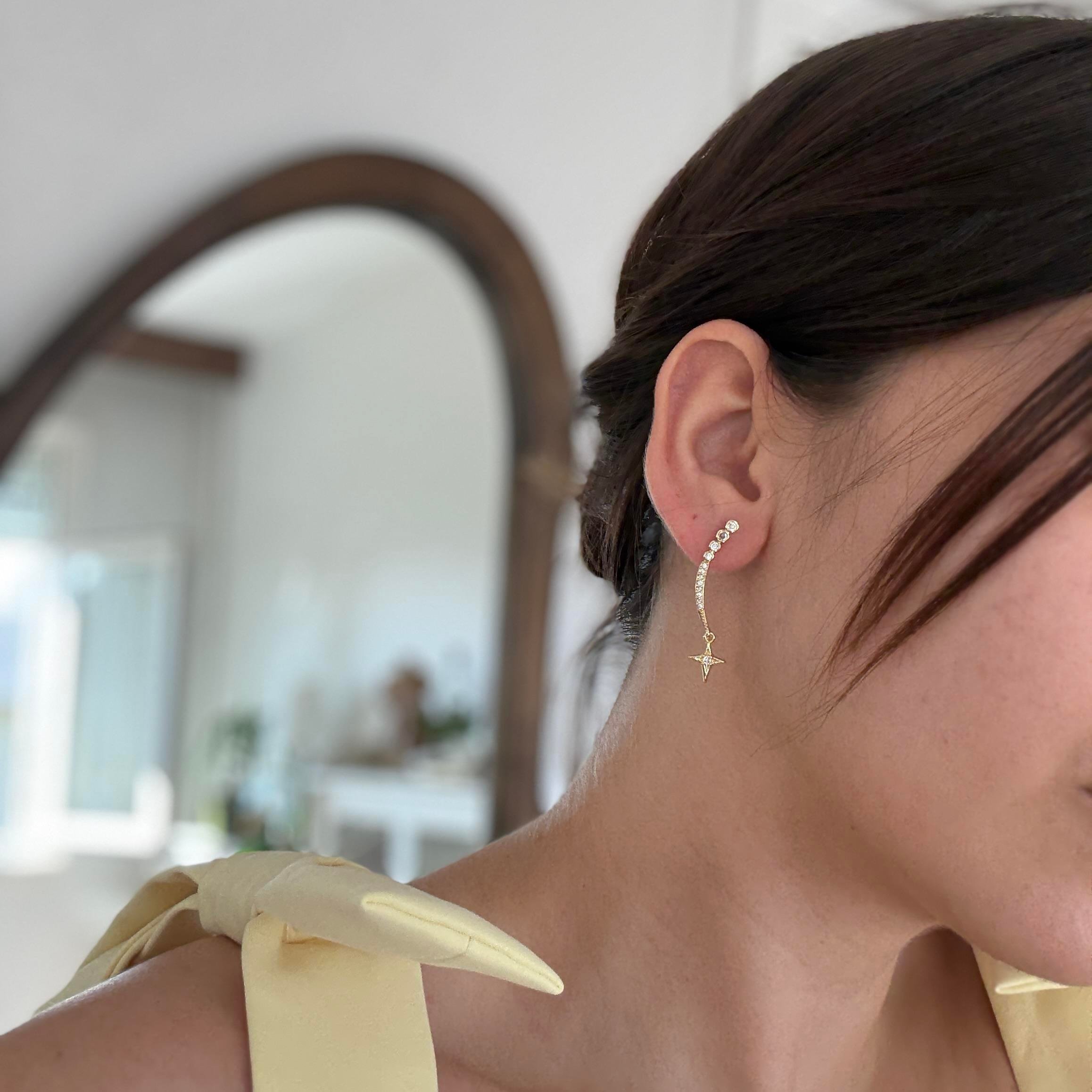 Sallantı Yıldızlı Taşlı Küpe