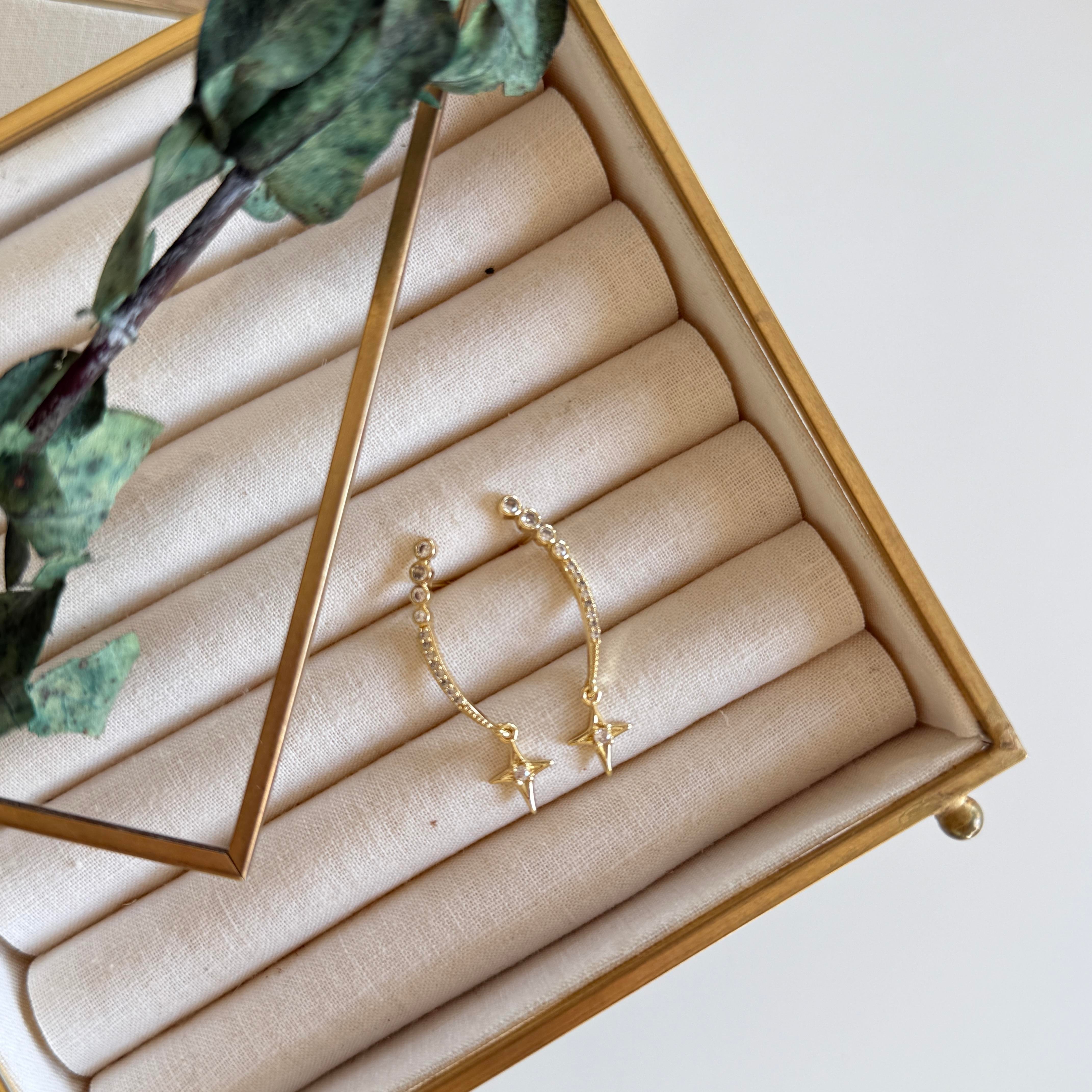 Sallantı Yıldızlı Taşlı Küpe