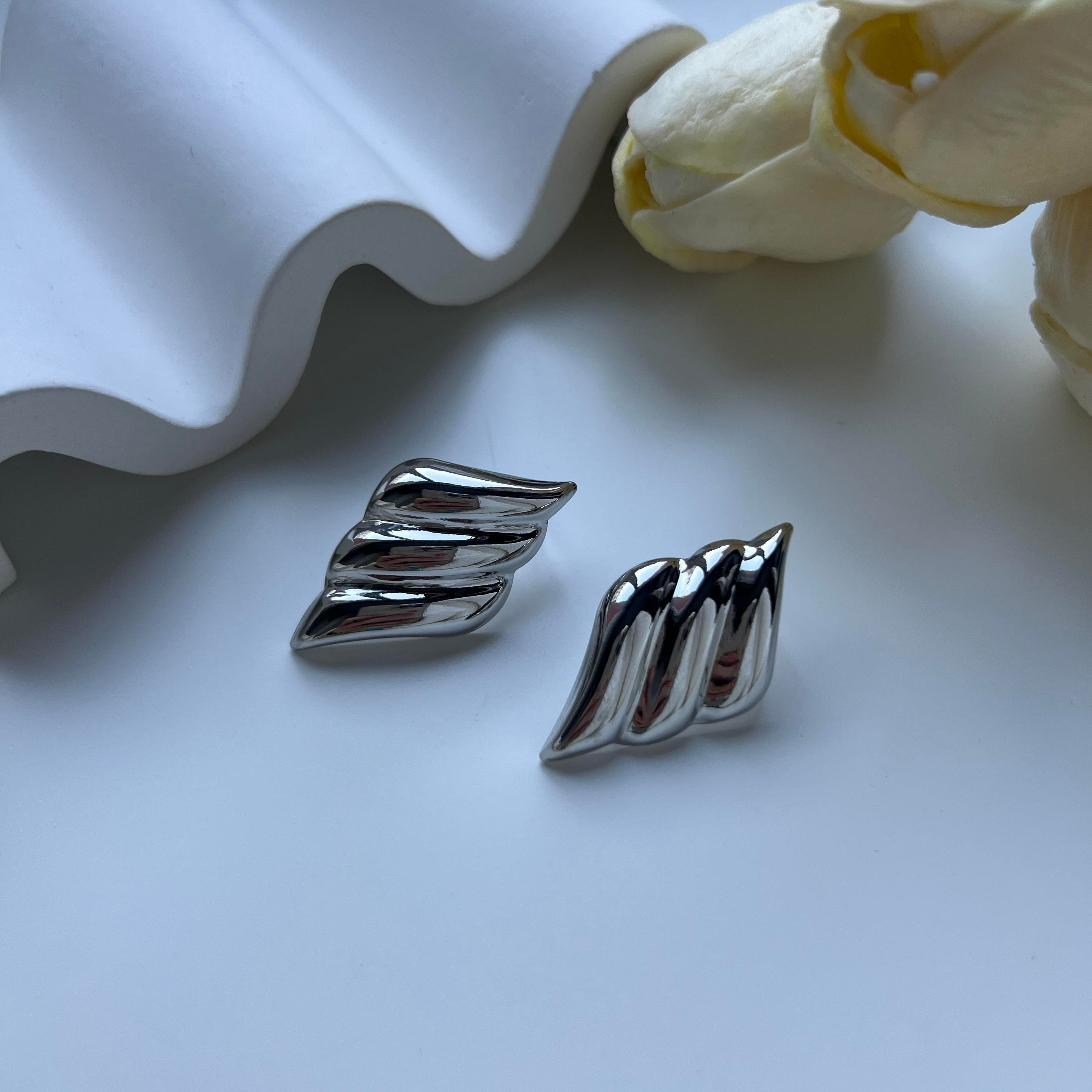 Silver Asimetrik Bombeli Küpe