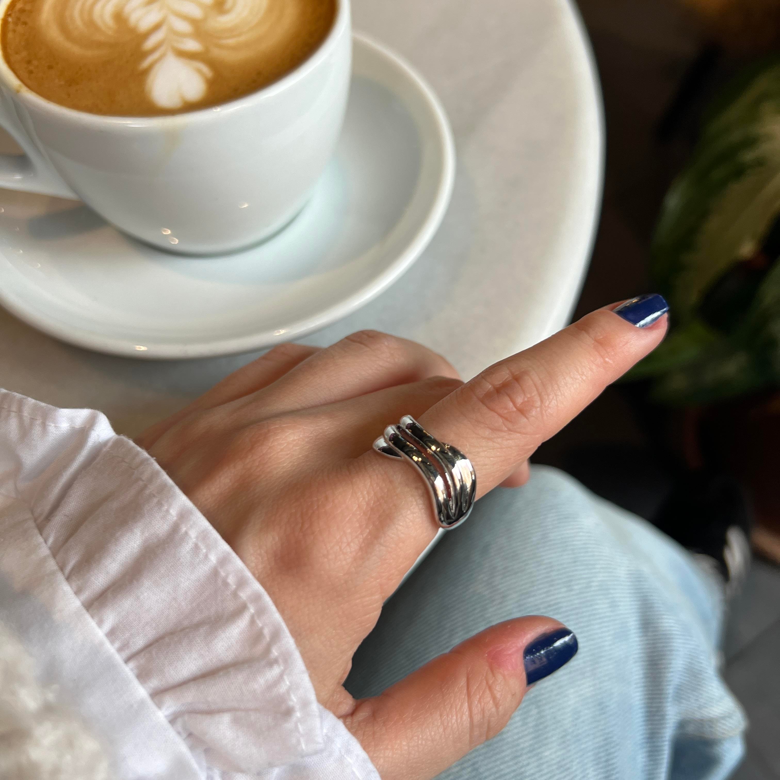 Silver Dalgalı Tasarım Yüzük