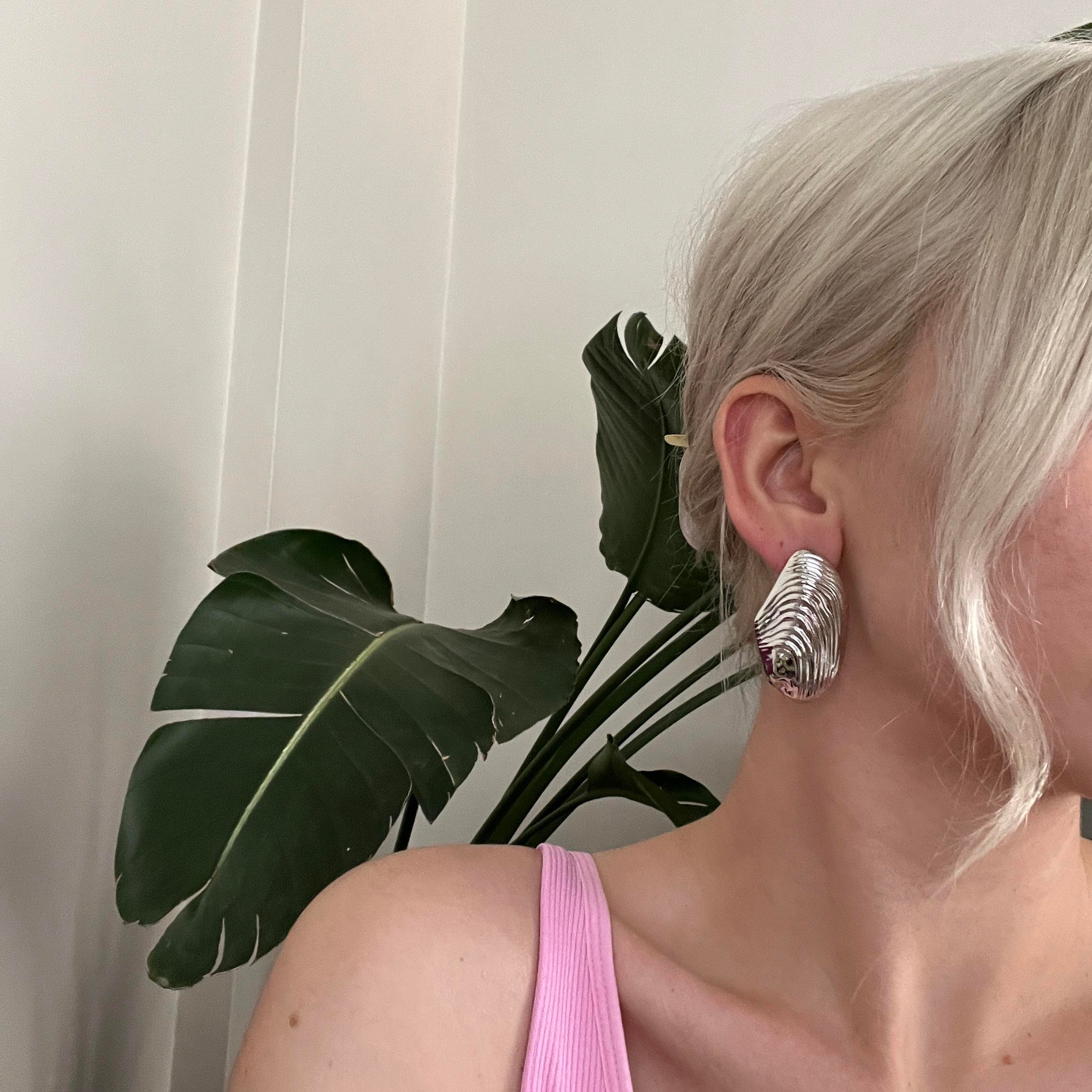Silver Dokulu Midye Küpe