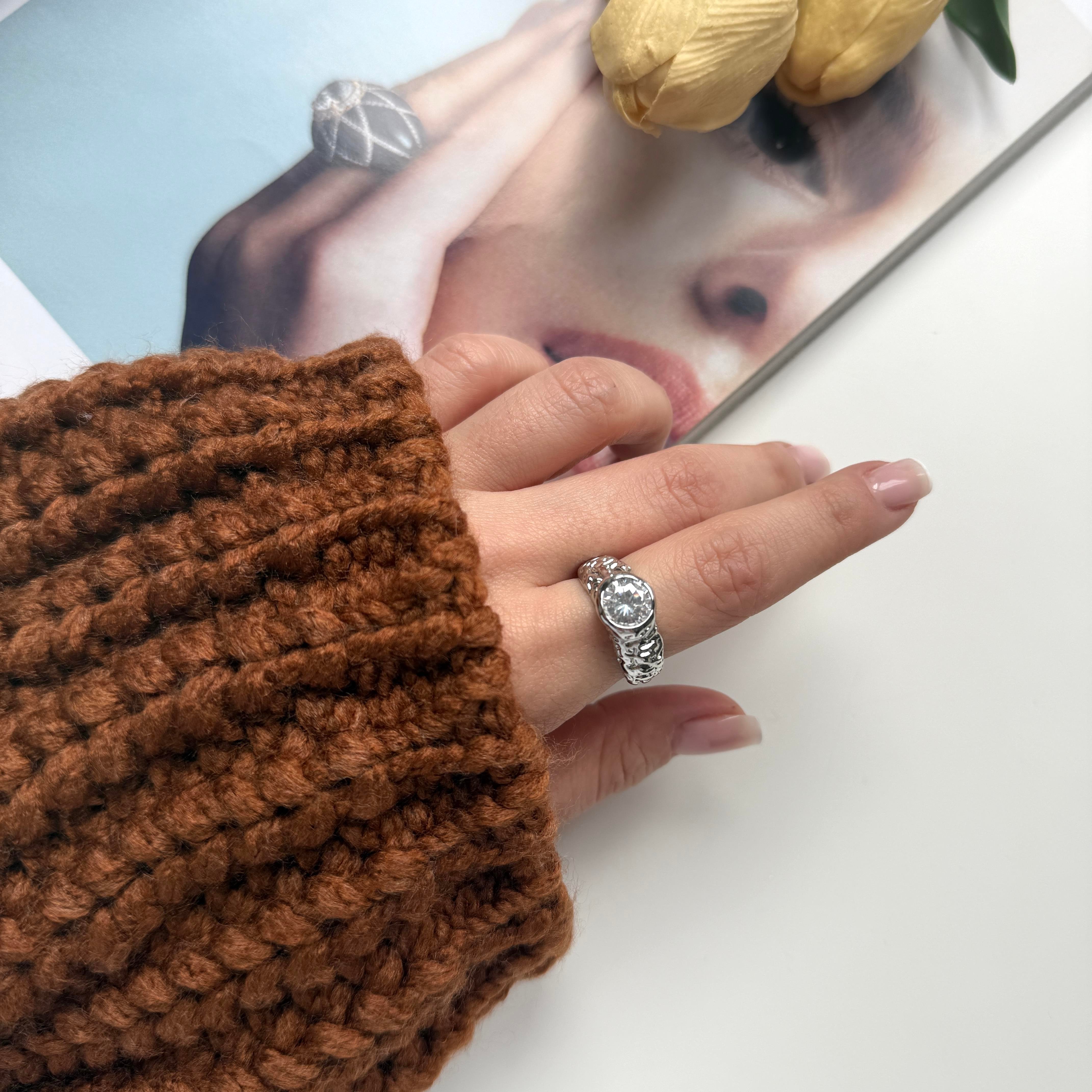 Silver Kenarları Ezme Taş Yüzük