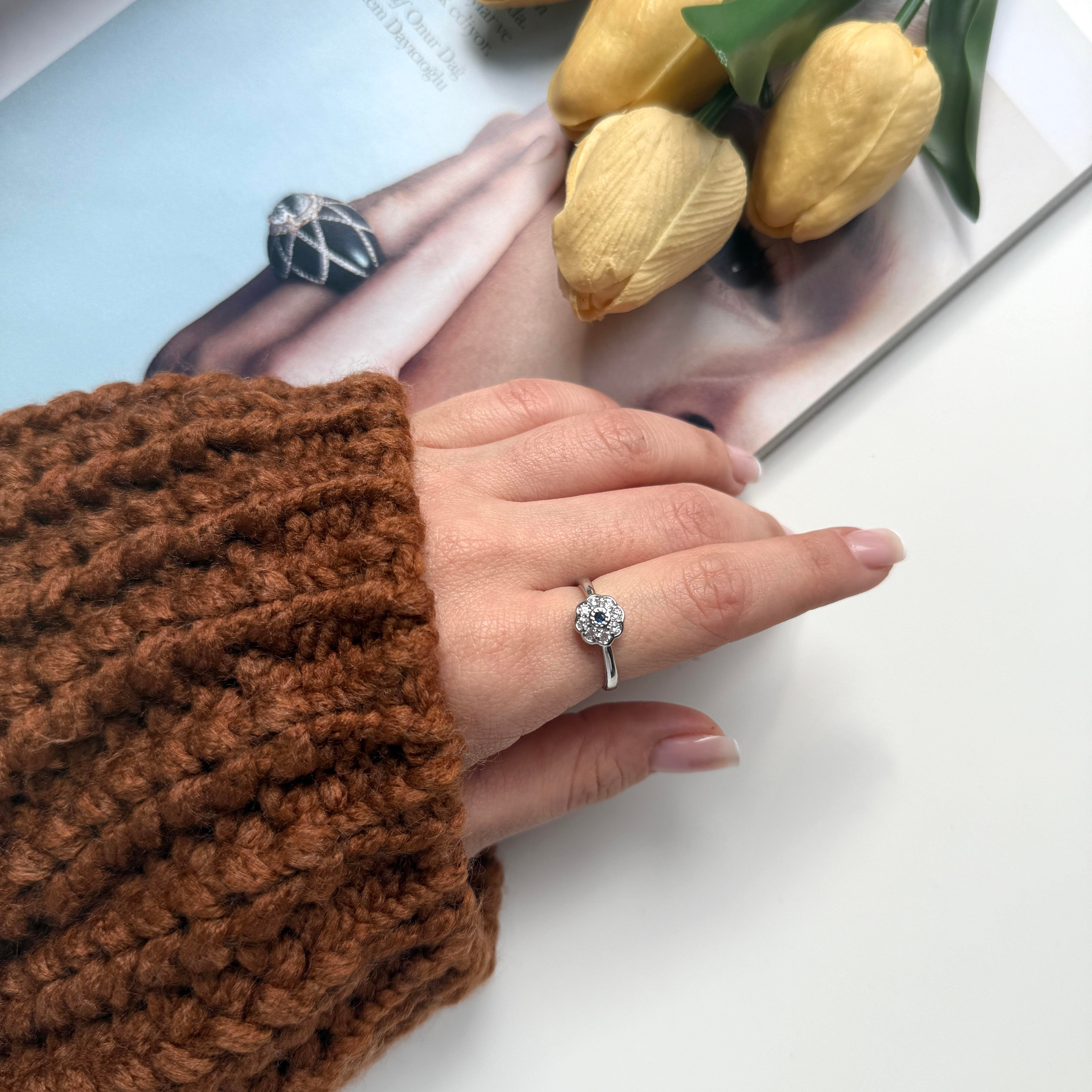 Silver Lacivert Taşlı Mini Çiçek Yüzük