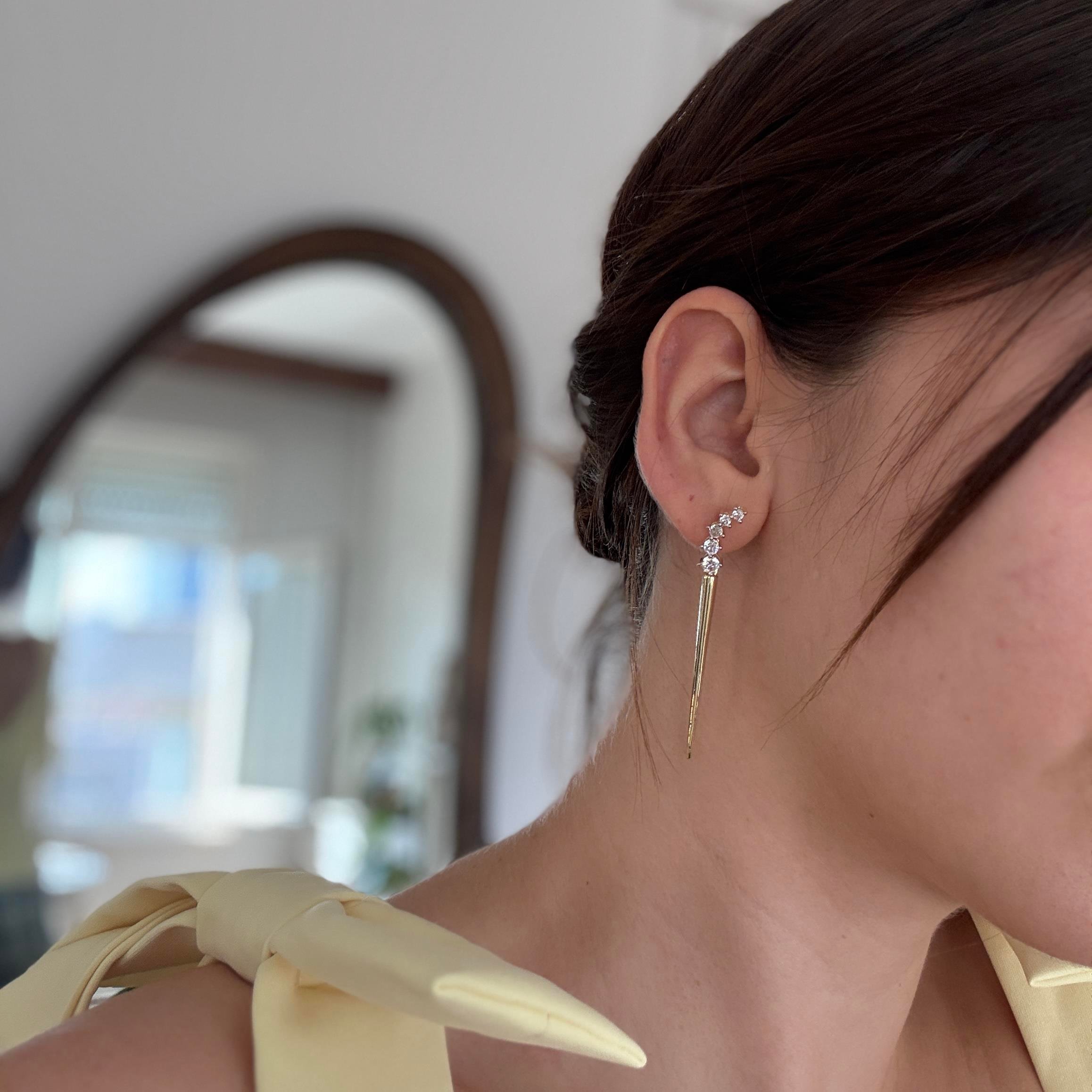 Sıralı Taş Detaylı Gold Küpe