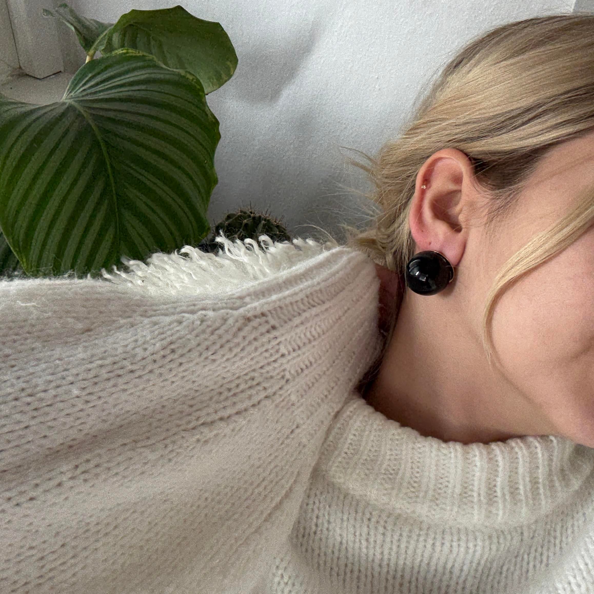 Siyah Holly Küpe