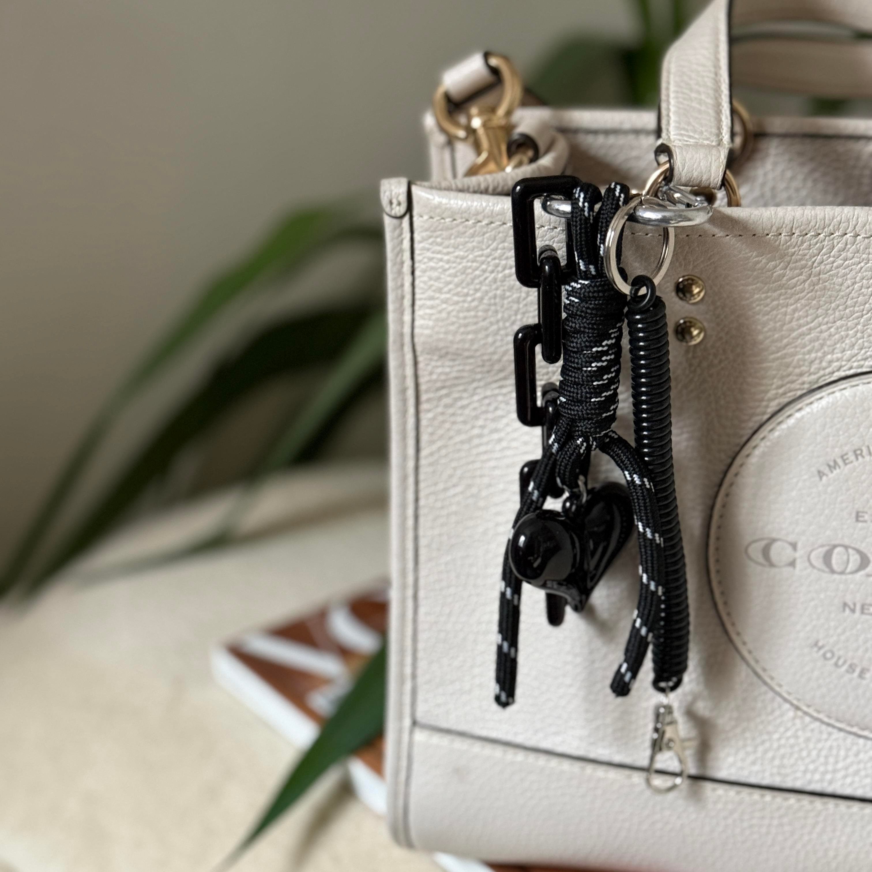 Siyah Kalp Kordon Charmlı Çanta Aksesuarı&Anahtarlık