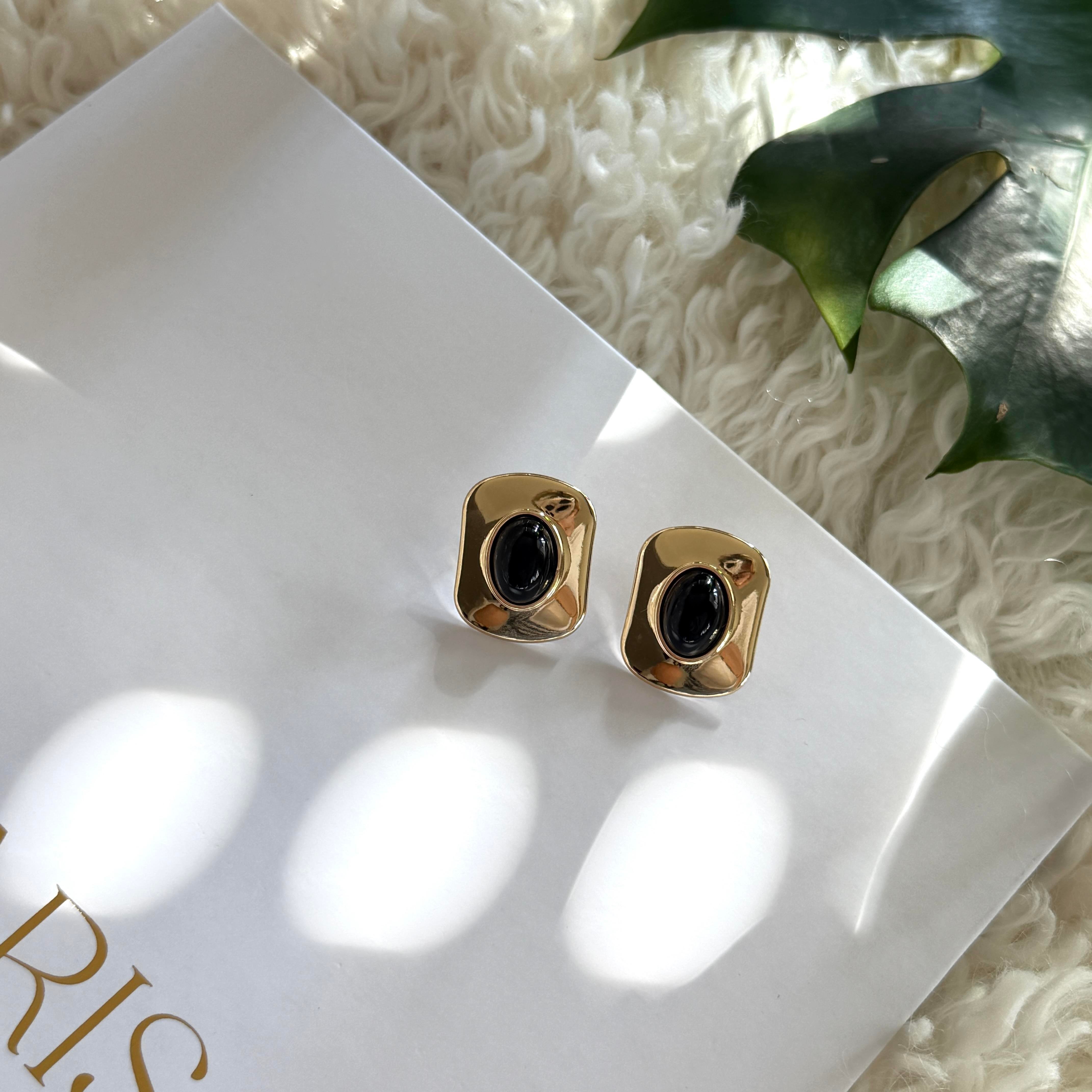 Siyah Mineli Dikdörtgen Küpe