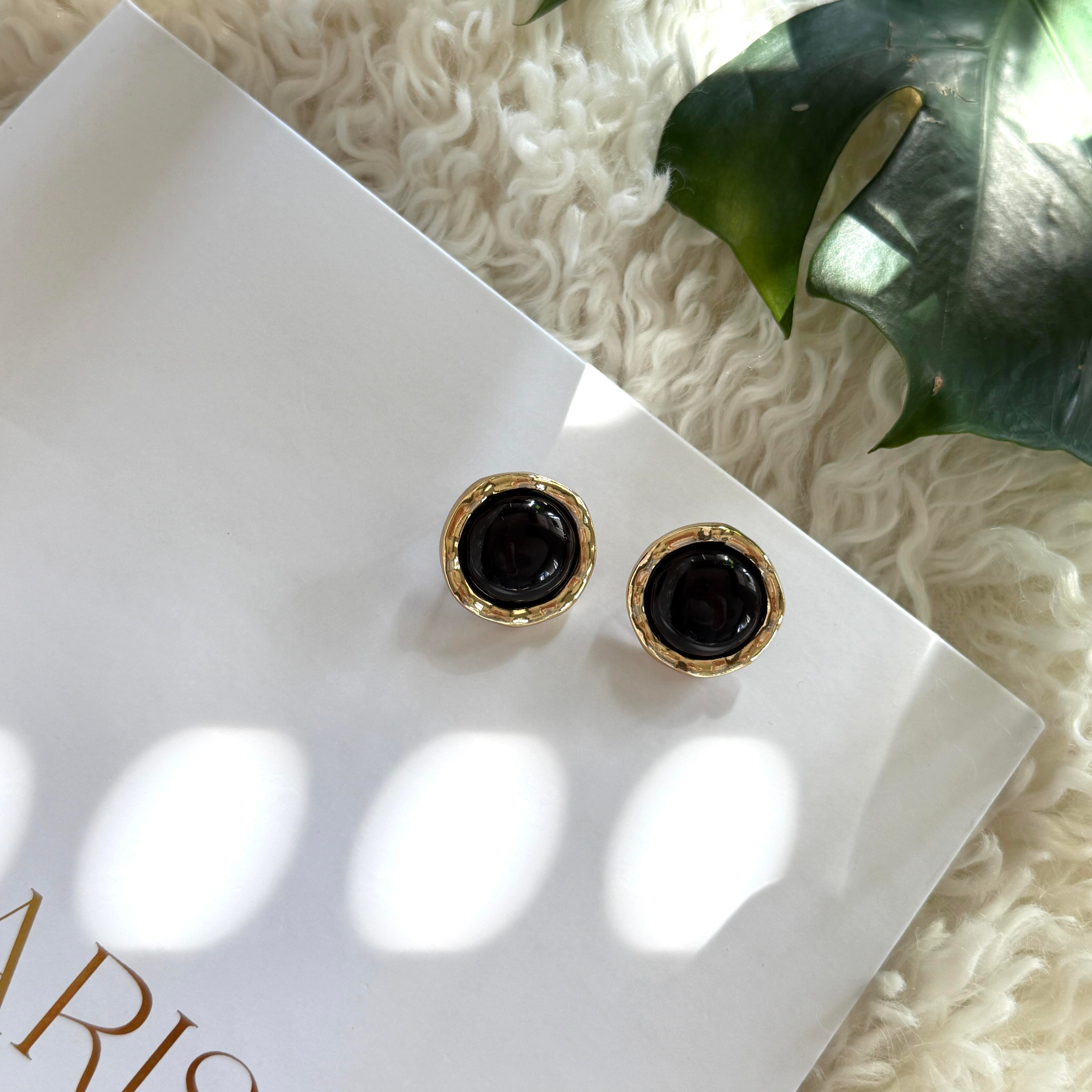 Siyah Mineli Yuvarlak Küpe