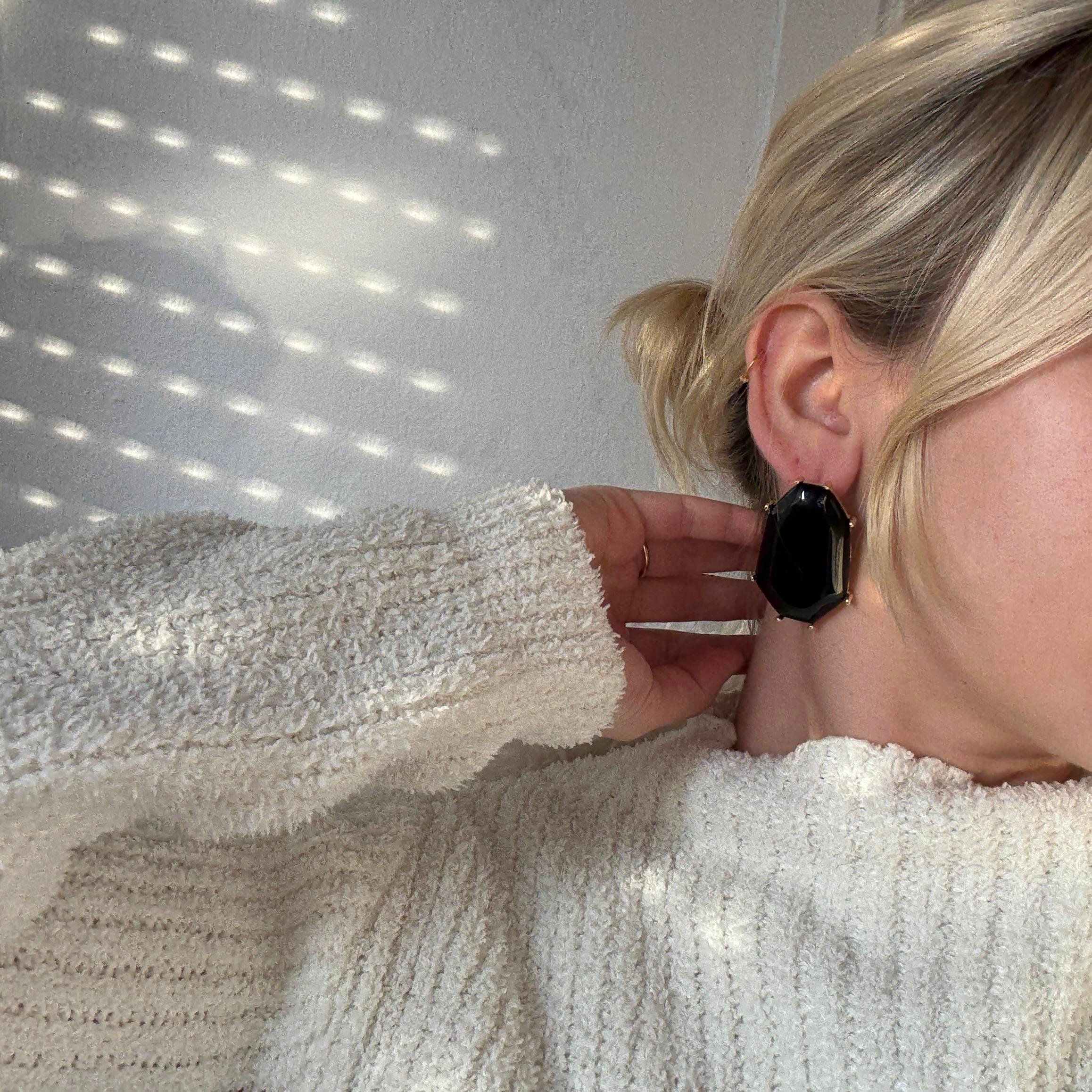 Siyah Taşlı Asimetrik Vintage Küpe