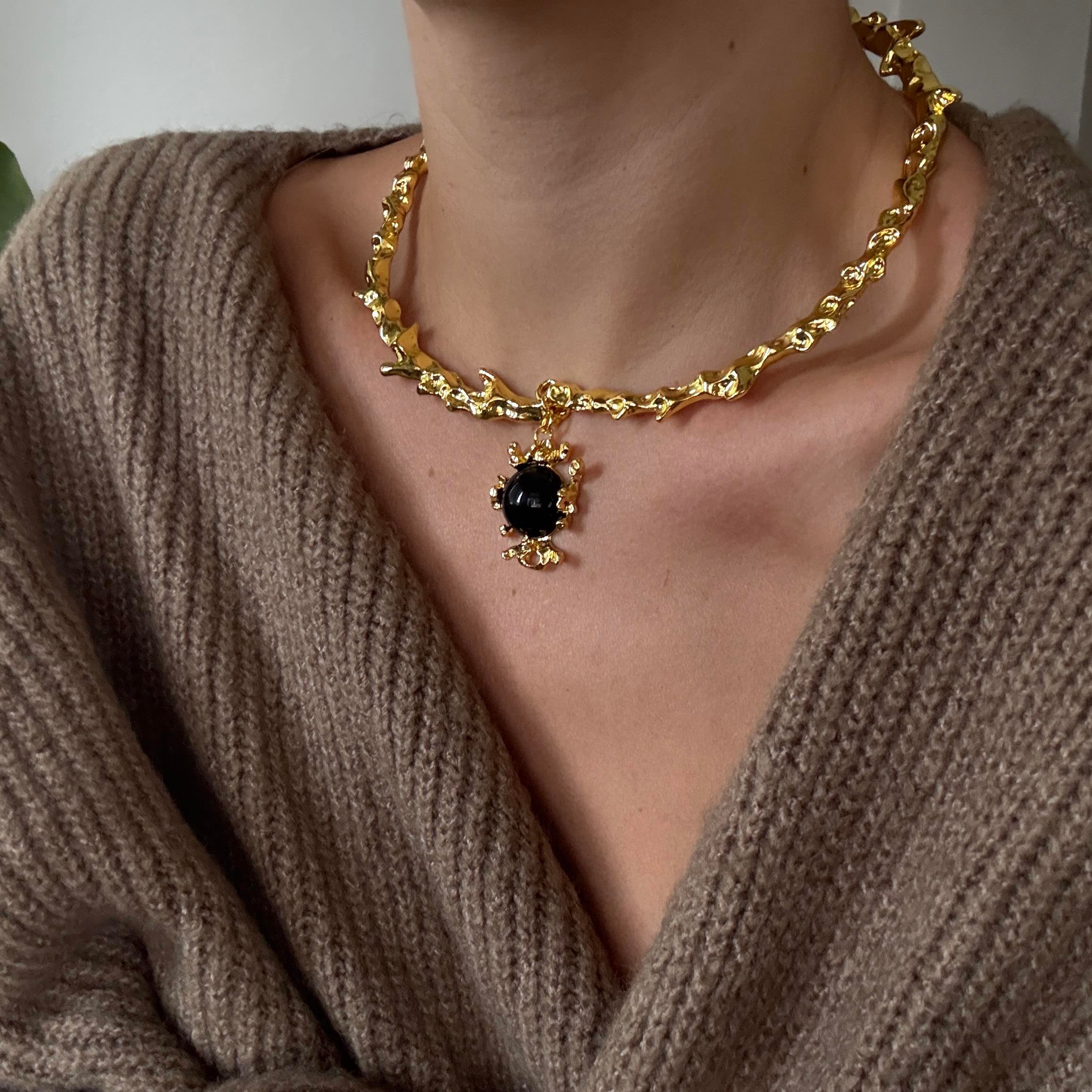 Tasarım Ortası Taşlı Tasma Kolye