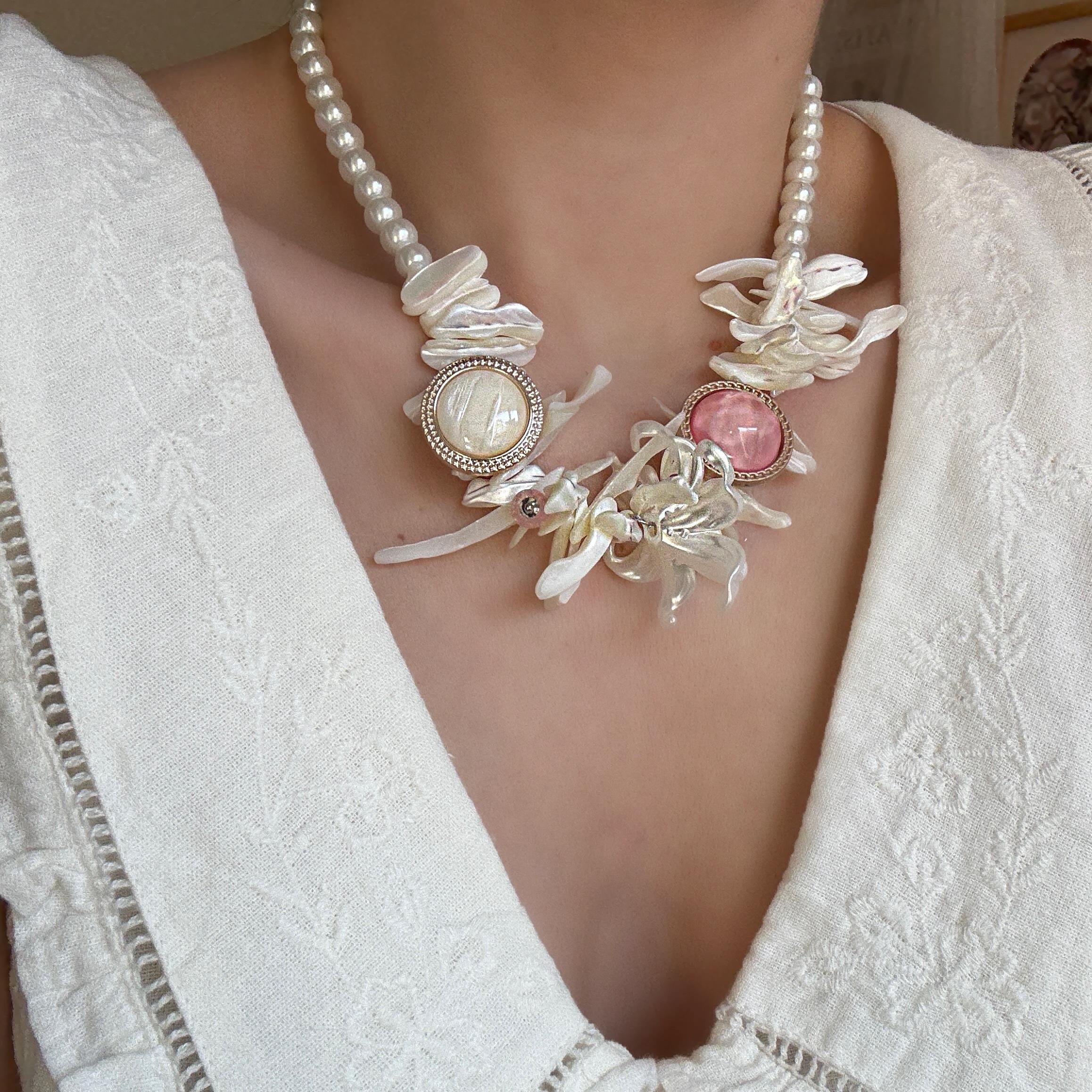 Taşlı Beyaz Mercan Kolye