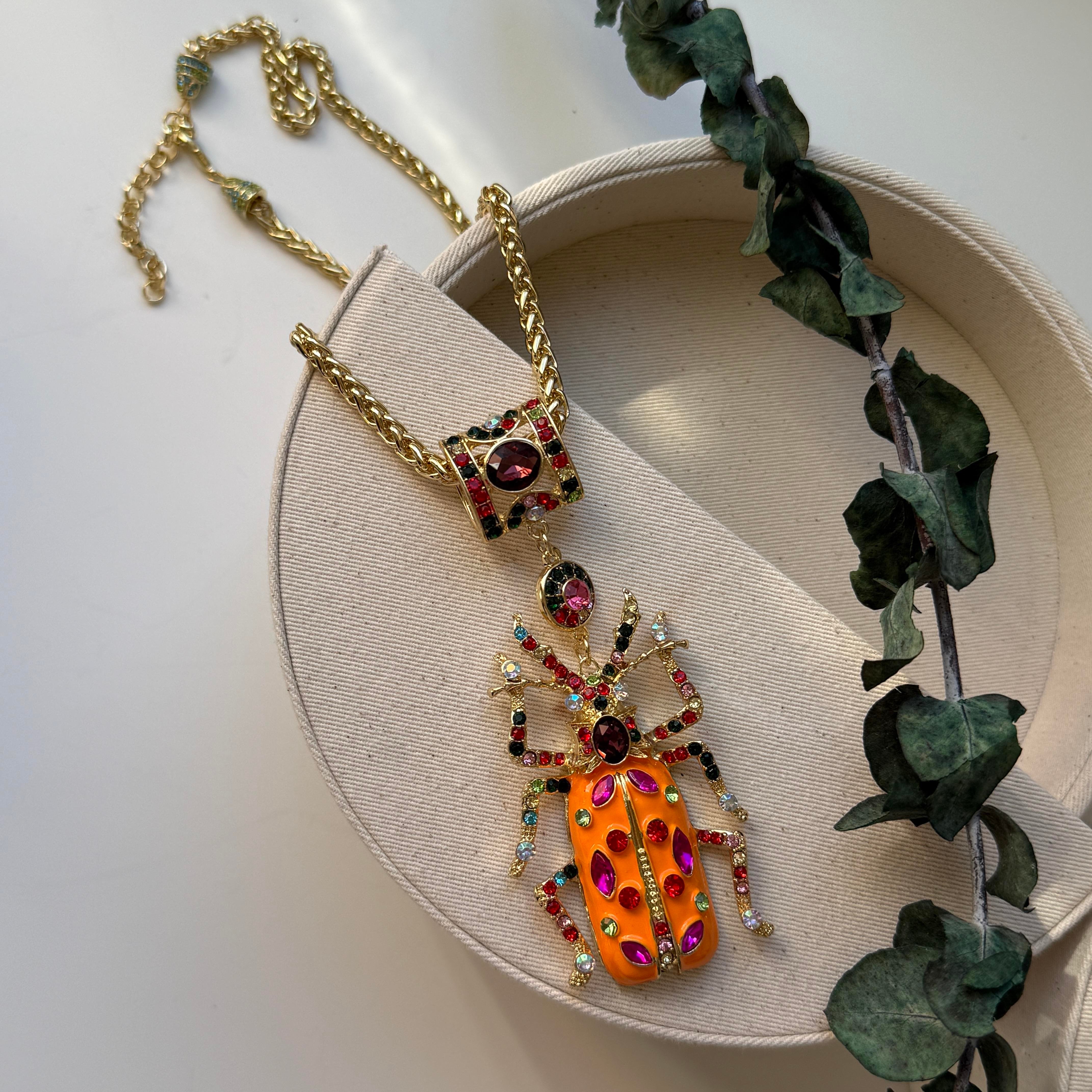 Turuncu Taşlı Mineli Scarab Kolye
