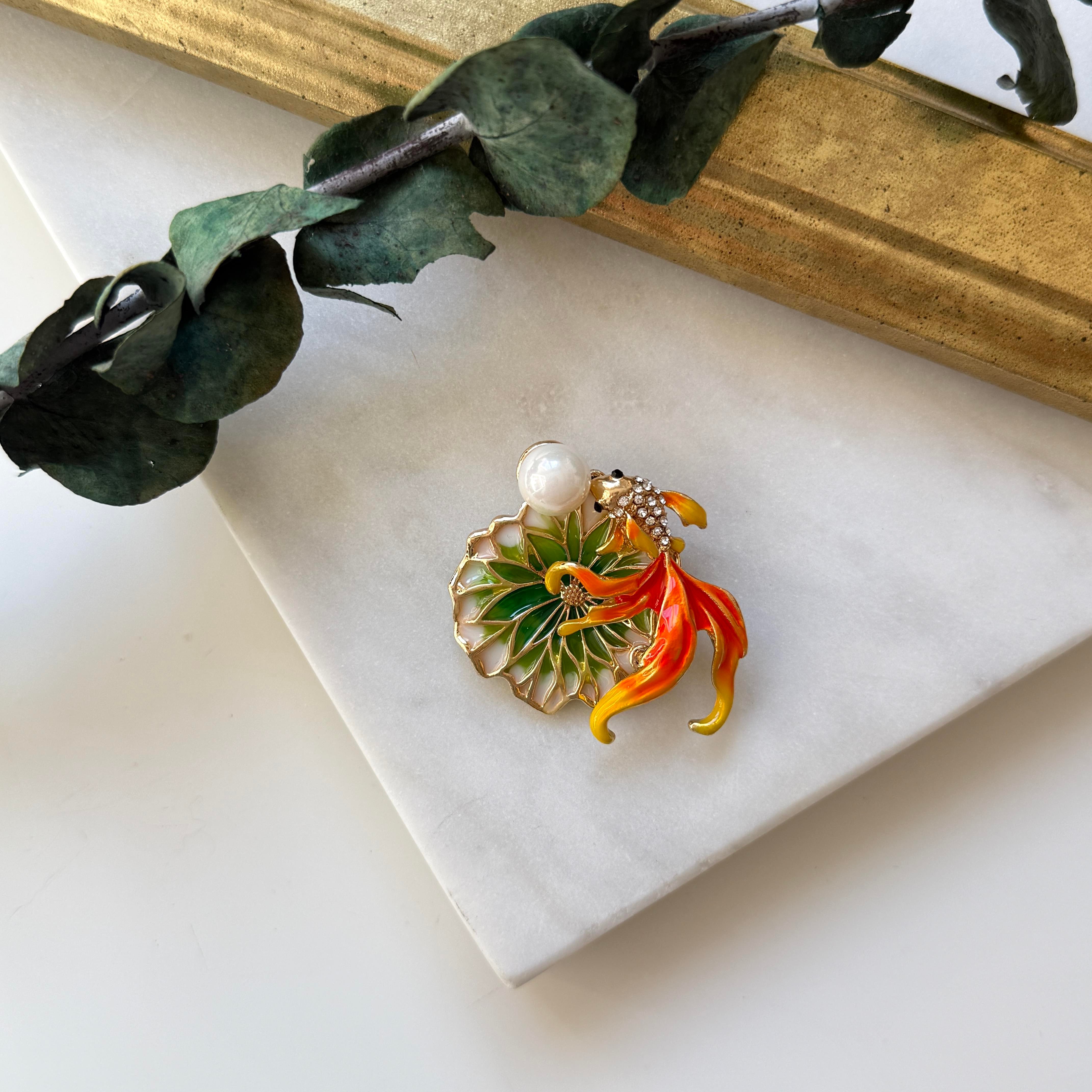 Yapraklı Turuncu Koi Balığı Broş