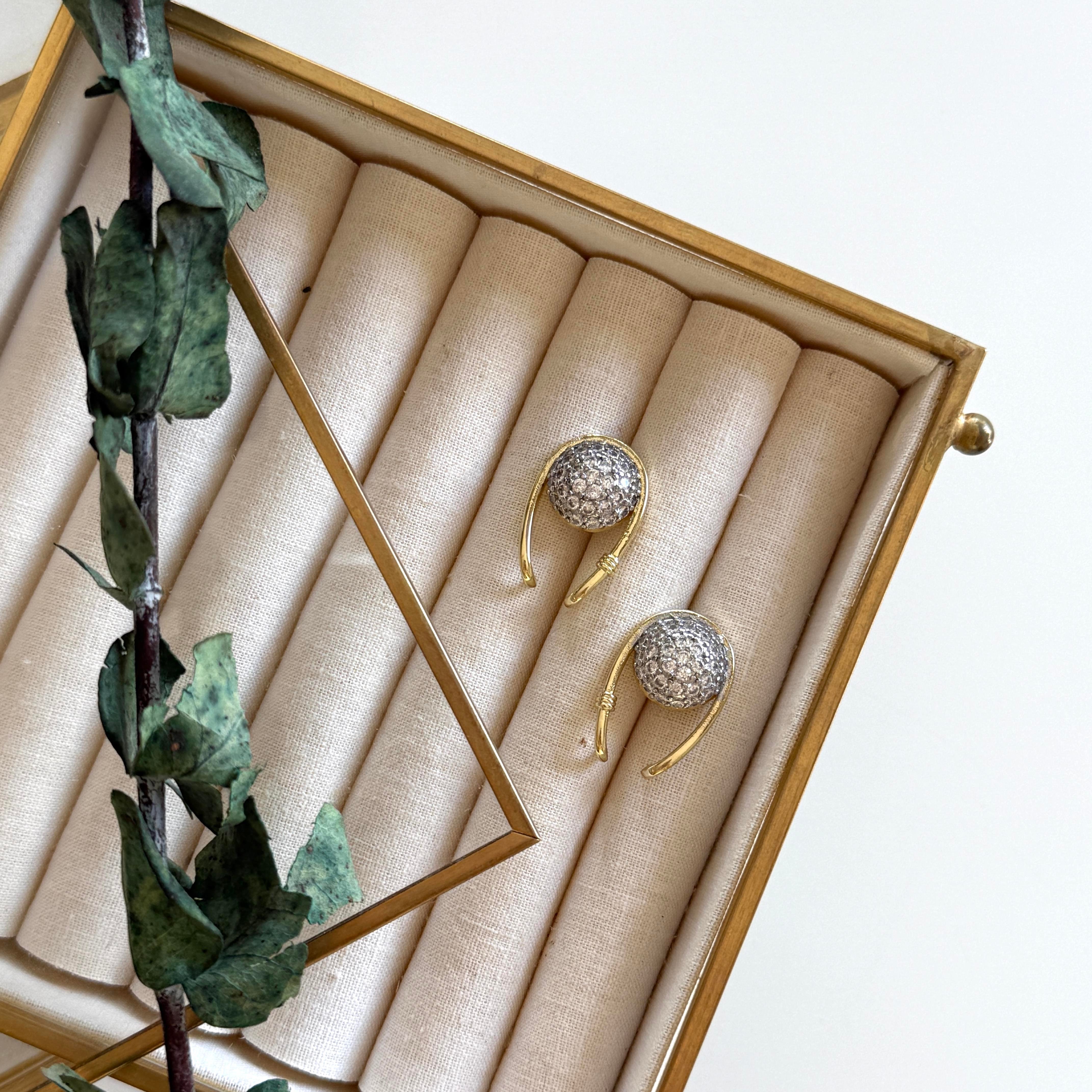 Yuvarlak Taşlı Asma Küpe