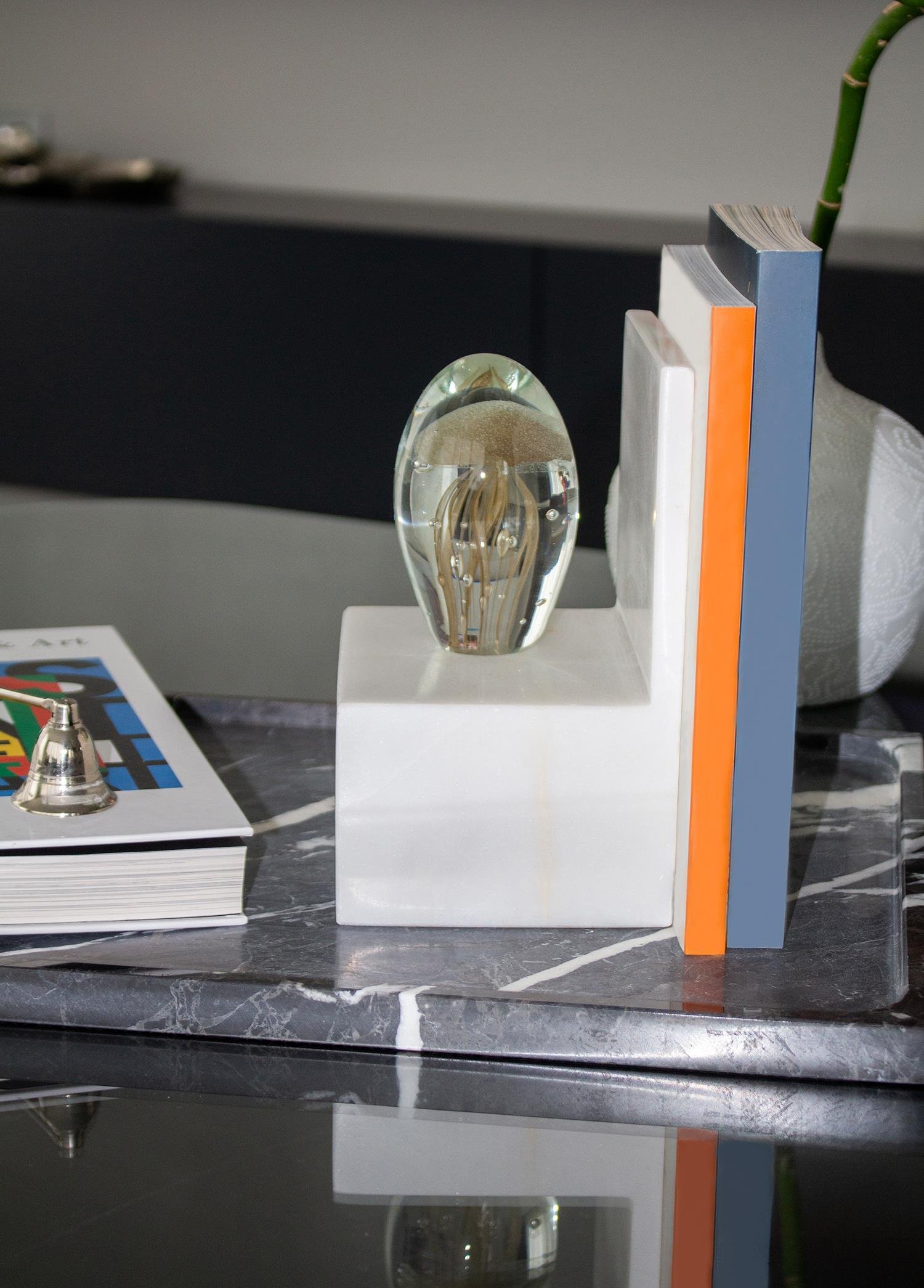Lyra Book Holder