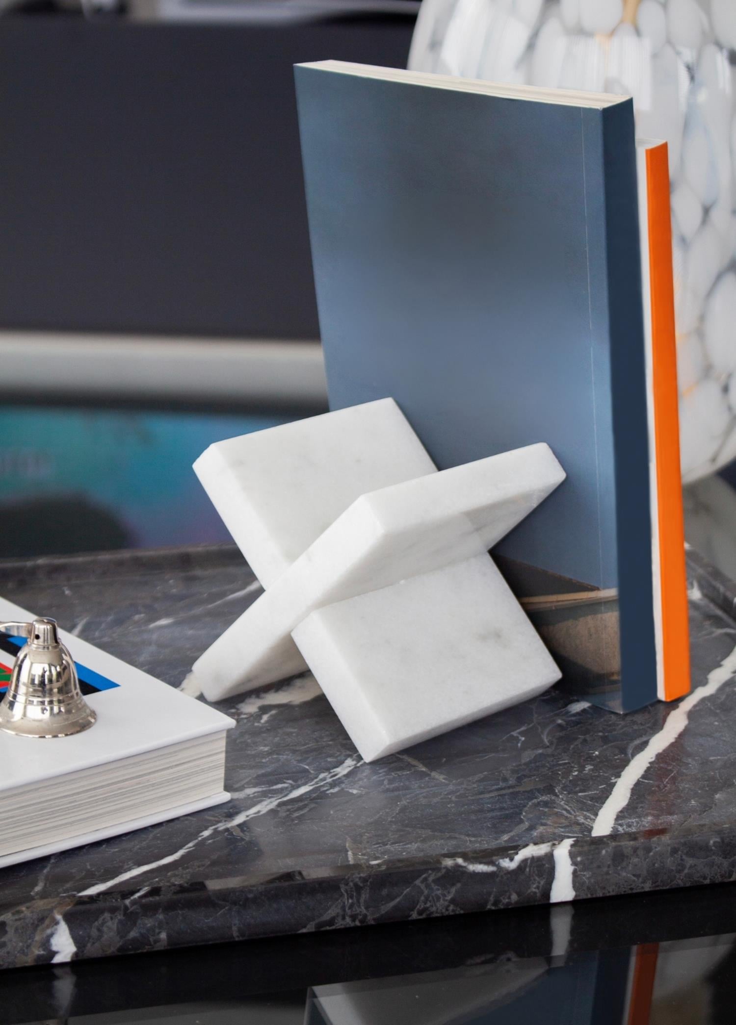Nexa Book Holder