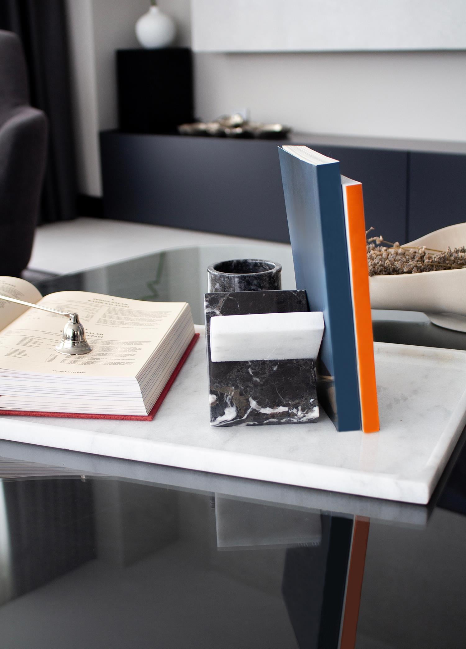 Nexa Book Holder