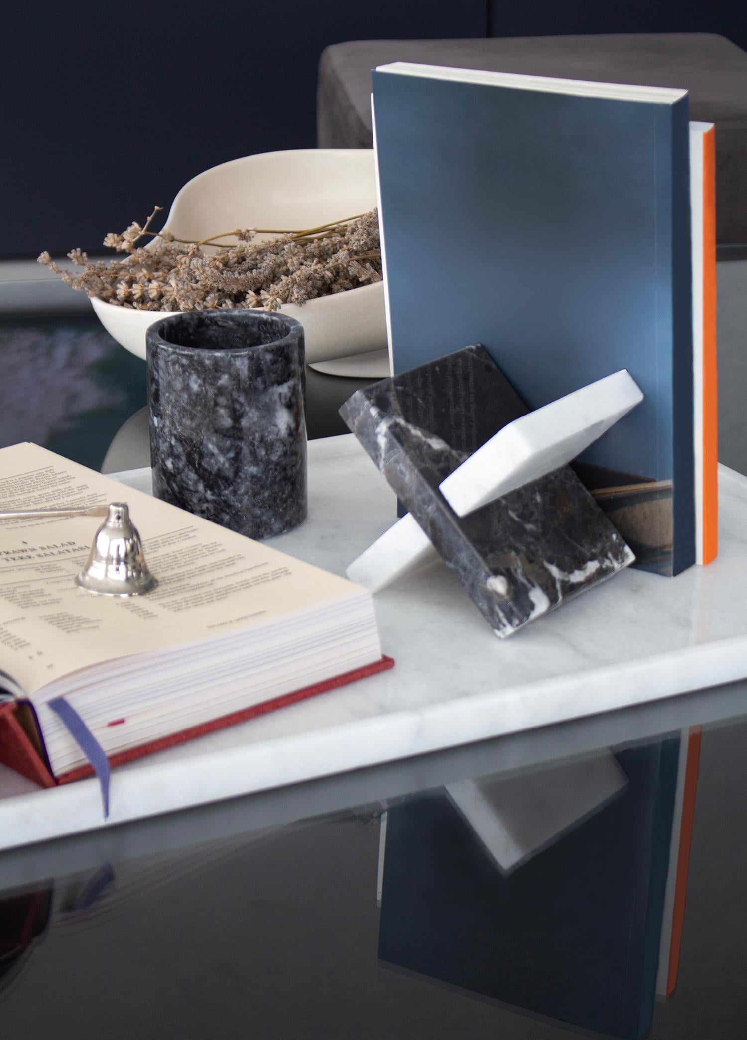 Nexa Book Holder