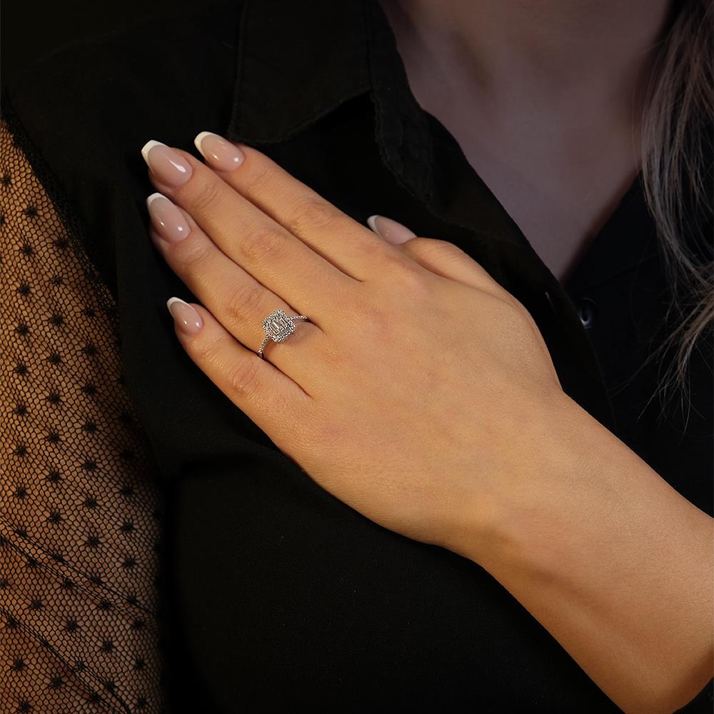 0.39 Karat Baget Pırlanta Yüzük