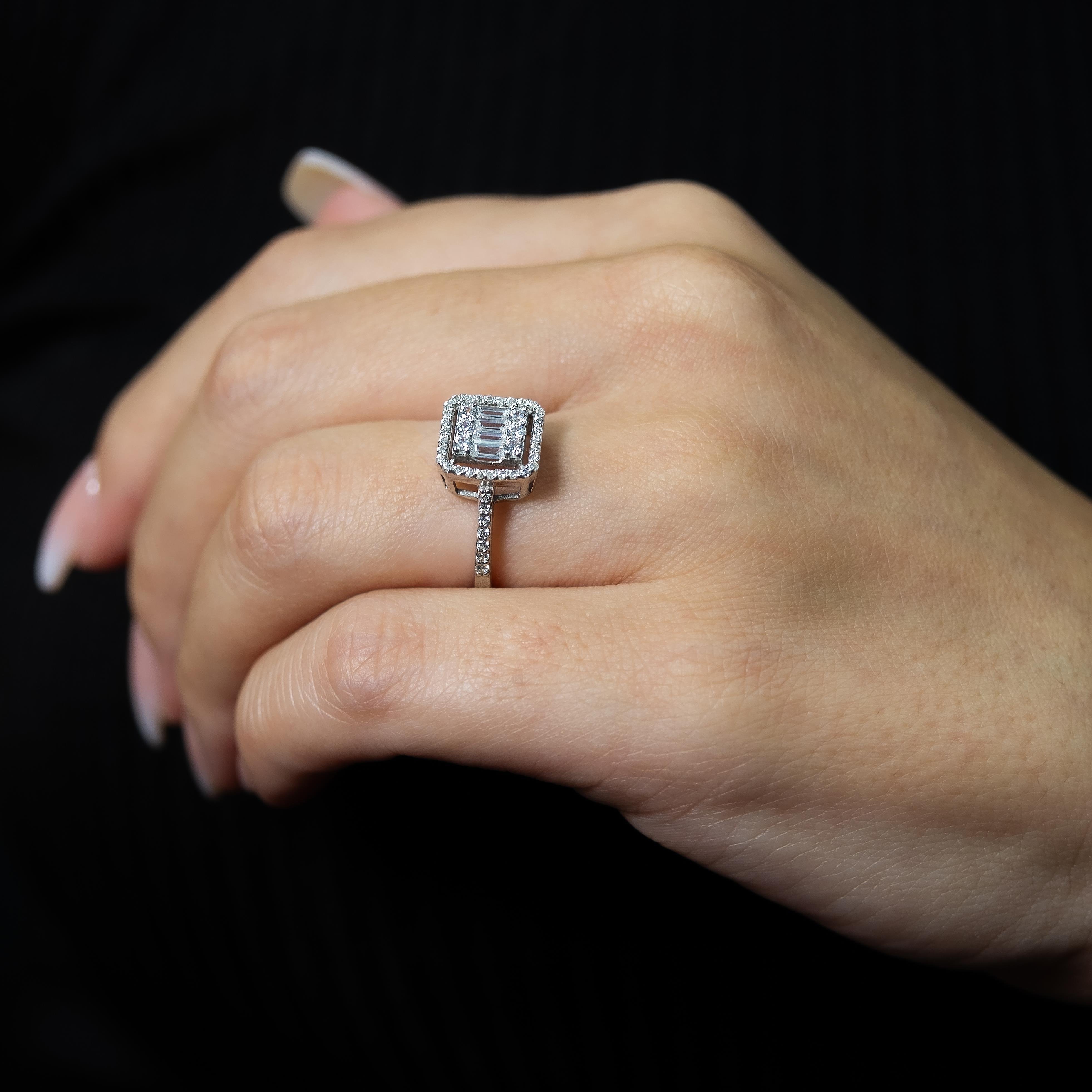 0.67 Karat Baget Pırlanta Yüzük