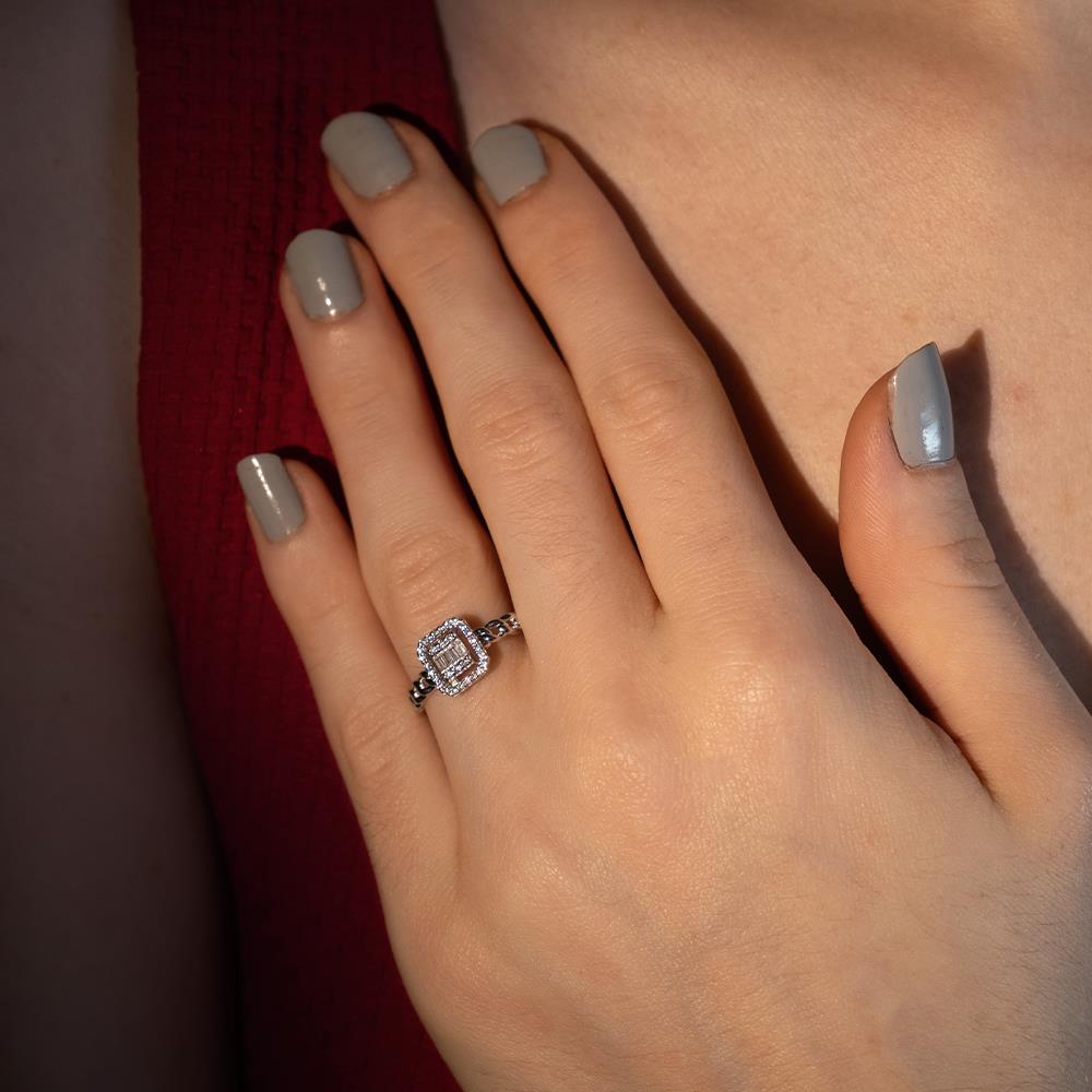 0.24 Karat Baget Pırlanta Yüzük