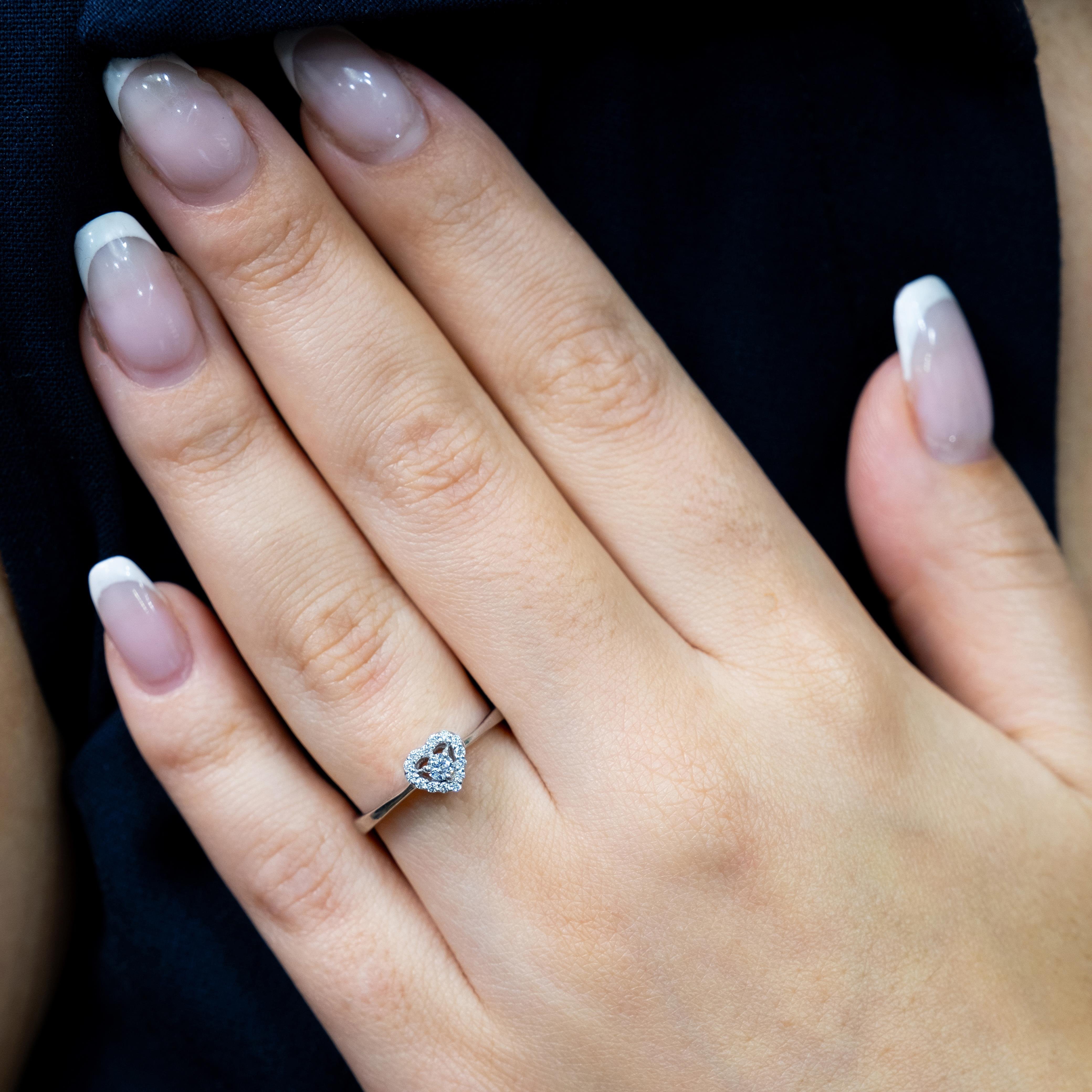 0.15 Karat Kalp Tektaş Yüzük