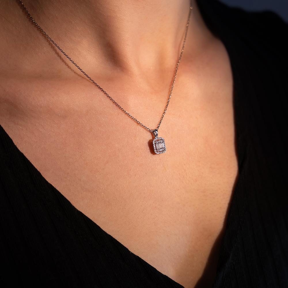 0.20 Karat Baget Pırlanta Kolye