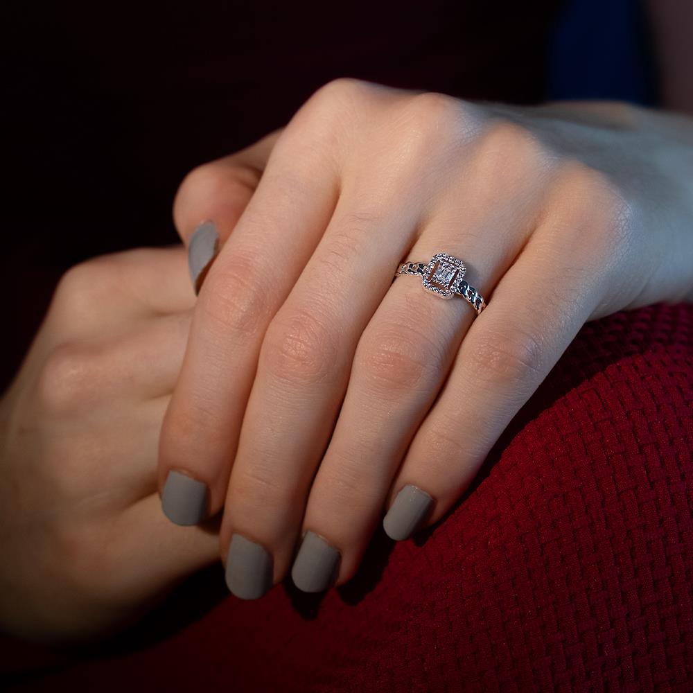 0.24 Karat Baget Pırlanta Yüzük