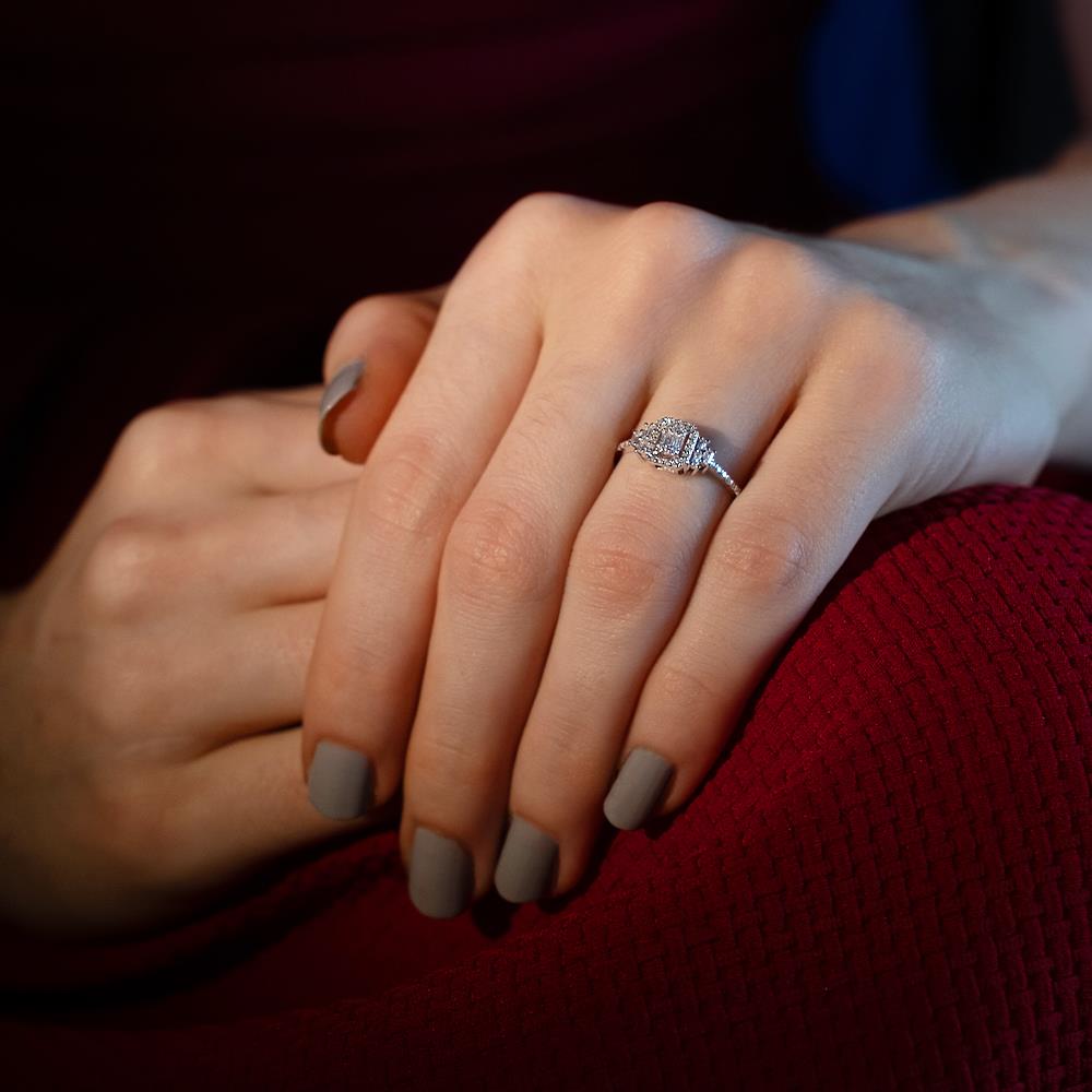 0.34 Karat Baget Pırlanta Yüzük