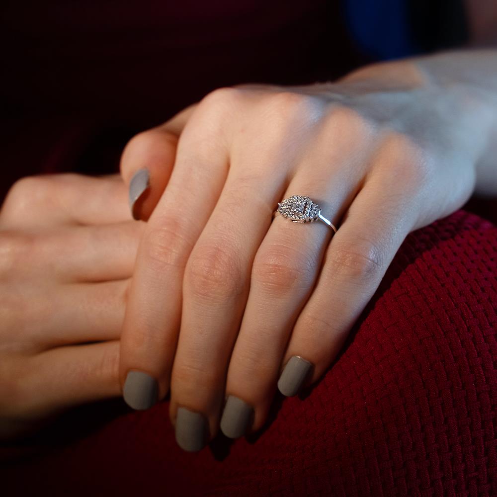 0.28 Karat Baget Pırlanta Yüzük