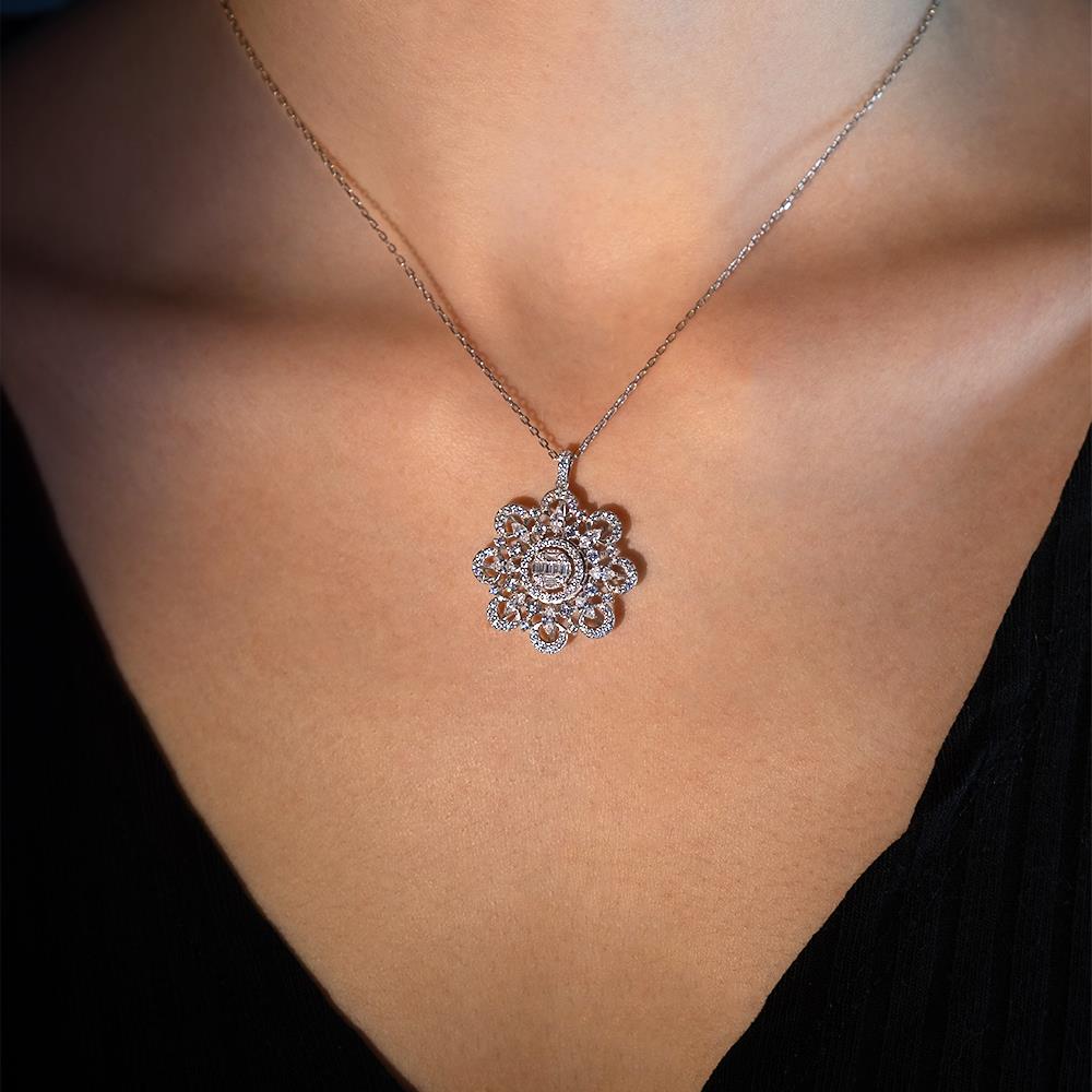 1.68 Karat Baget Pırlanta Fantezi Kolye 