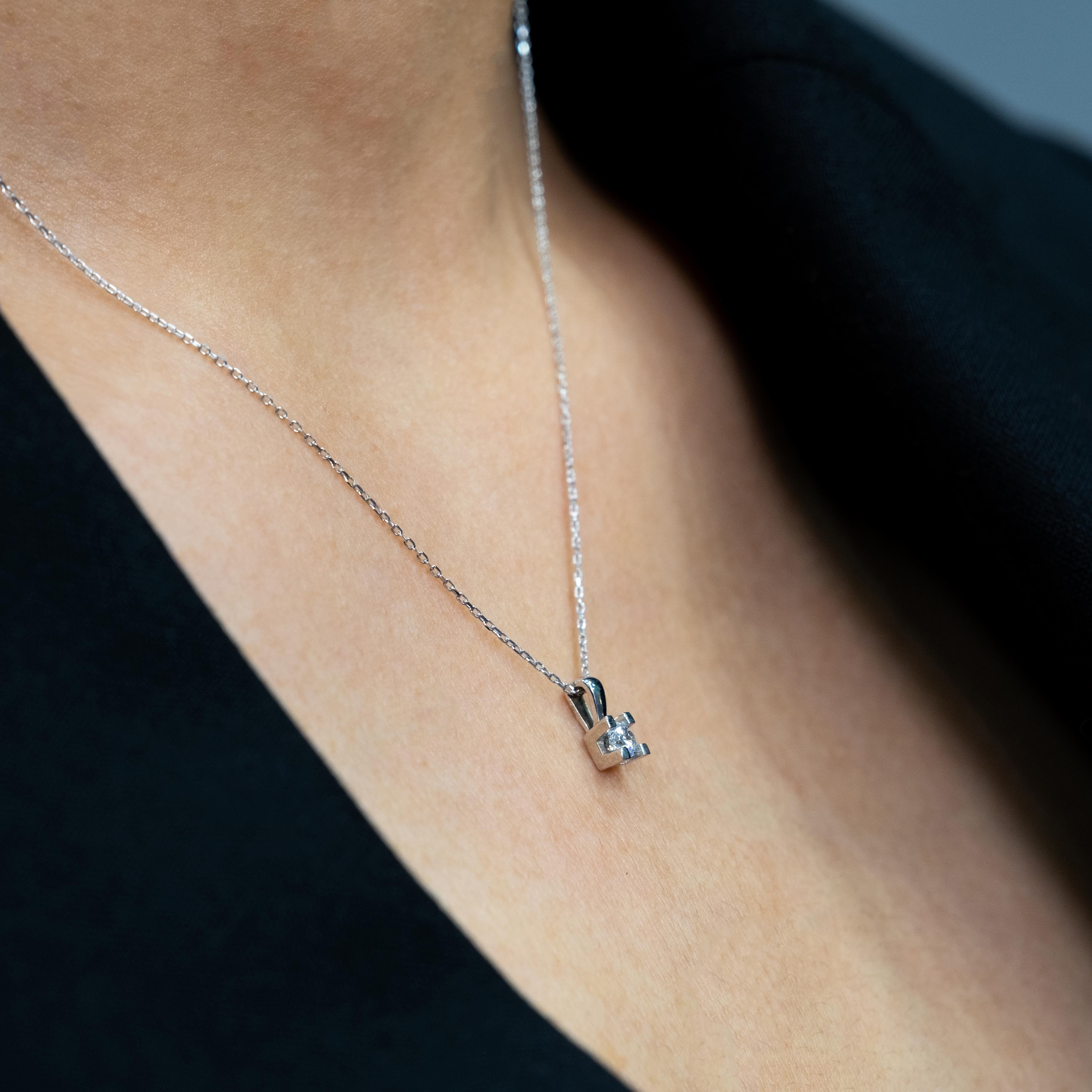 D Renk 0.20 Karat Pırlanta Tektaş Kolye