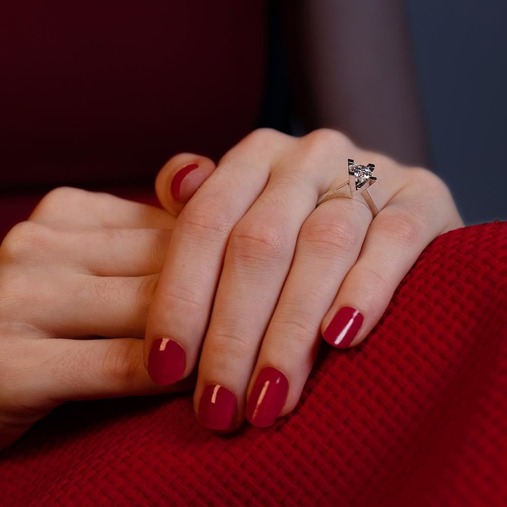 E Renk 0.90 Karat Pırlanta Tektaş Yüzük