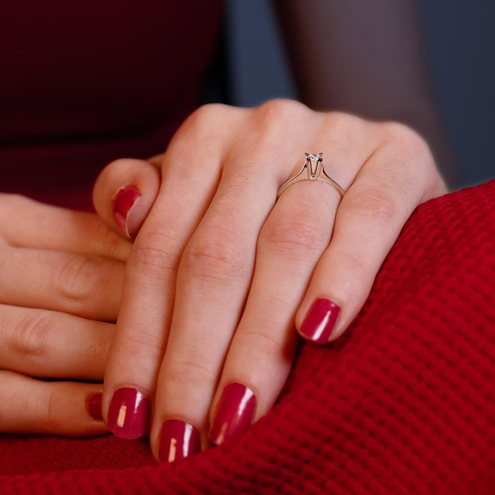 F Renk 0.10 Karat Pırlanta Tektaş Yüzük