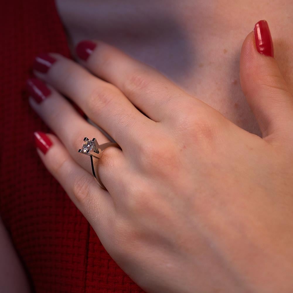 F Renk 0.70 Karat Pırlanta Tektaş Yüzük