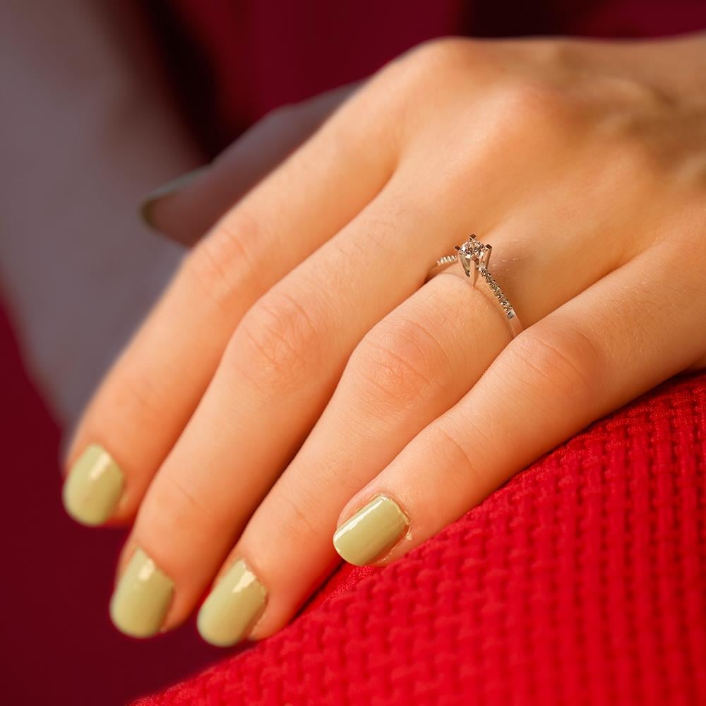 F Renk 0.30 Karat Pırlanta Tektaş Yüzük