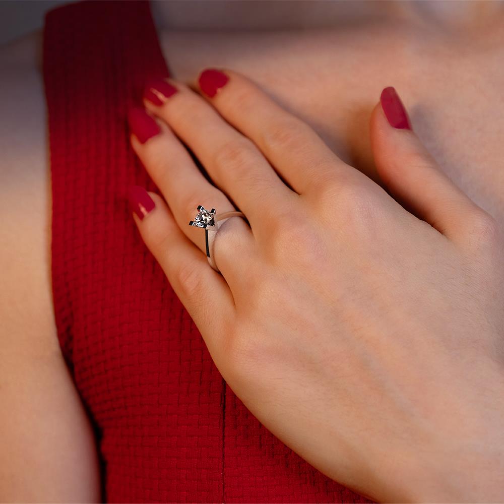 F Renk 0.60 Karat Pırlanta Tektaş Yüzük