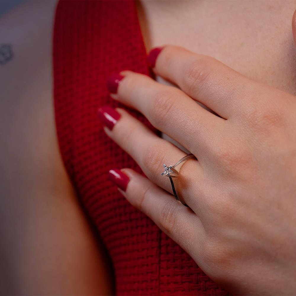 G Renk 0.10 Karat Pırlanta Tektaş Yüzük