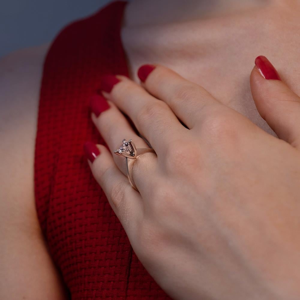 G Renk 0.90 Karat Pırlanta Tektaş Yüzük