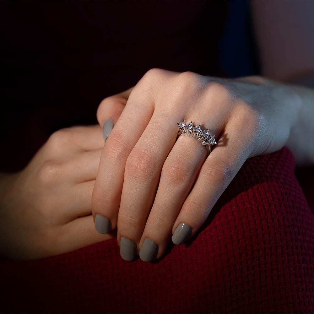 G Renk 0.85 Karat Pırlanta Beştaş Yüzük