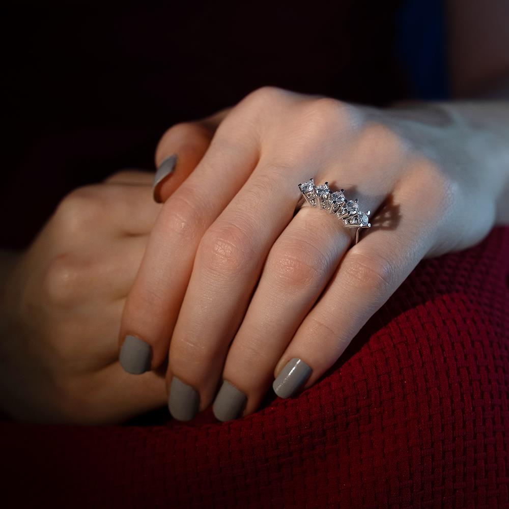 G Renk 0.75 Karat Pırlanta Beştaş Yüzük