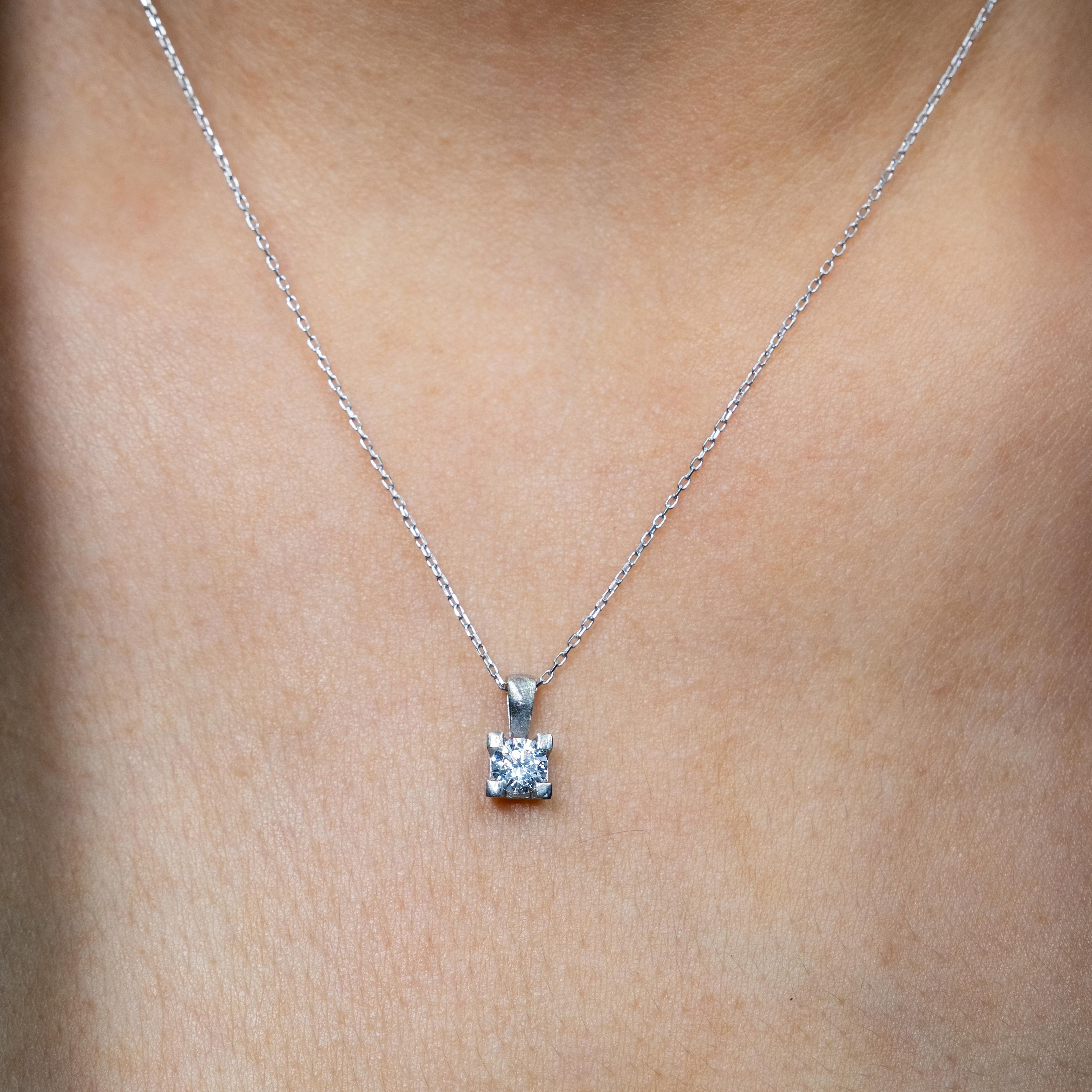 G Renk 0.30 Karat Pırlanta Tektaş Kolye