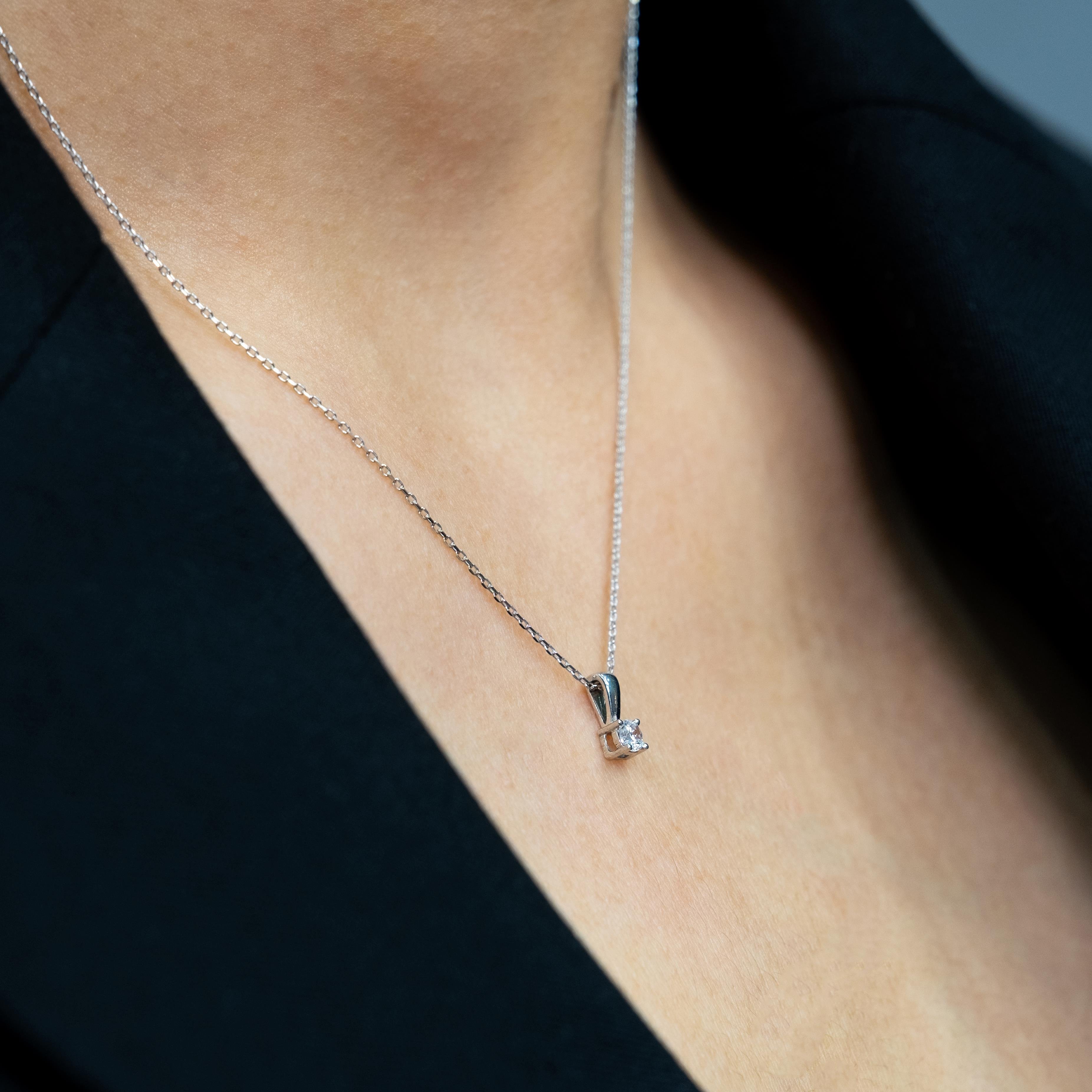 G Renk 0.10 Karat Pırlanta Tektaş Kolye