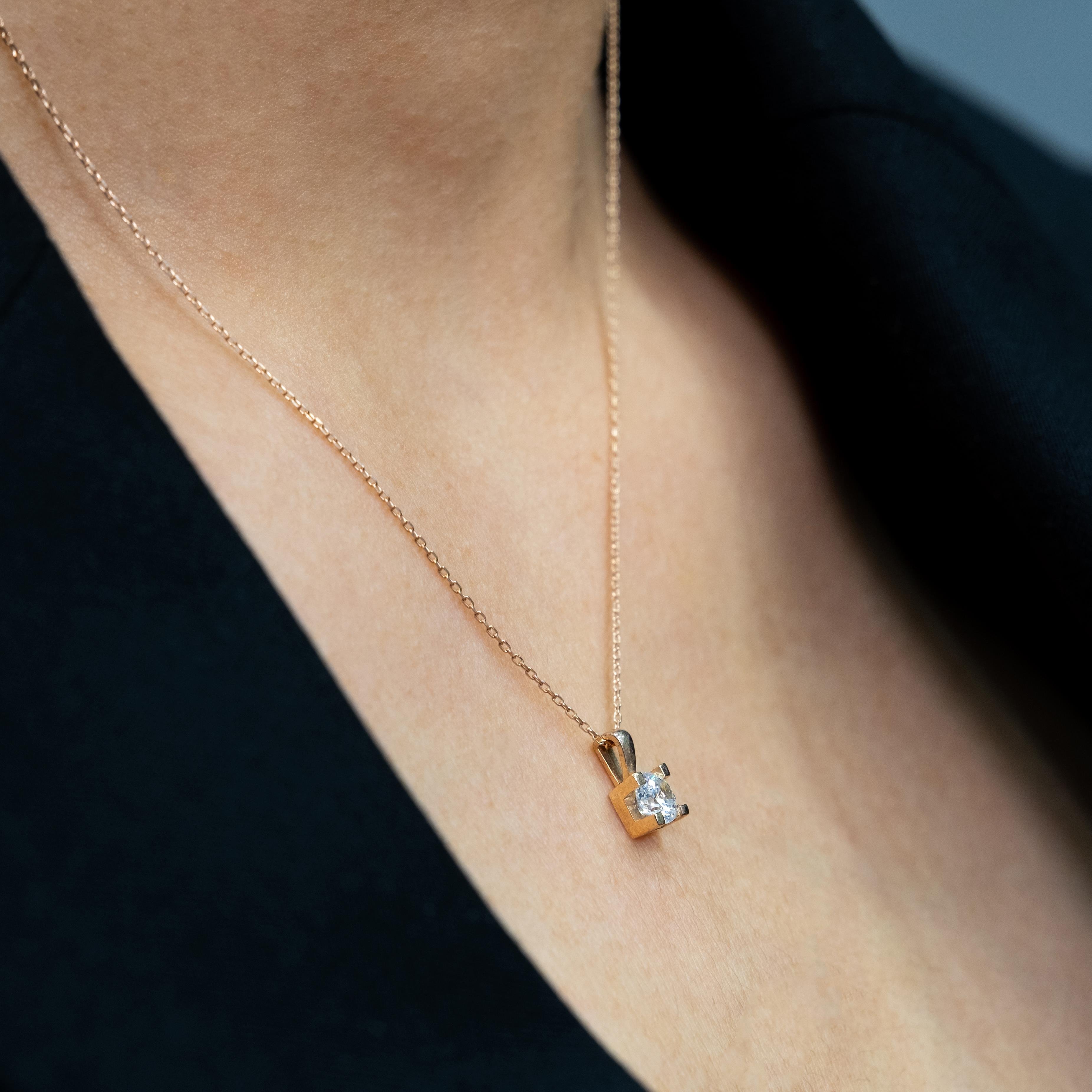 G Renk 0.50 Karat Pırlanta Tektaş Kolye